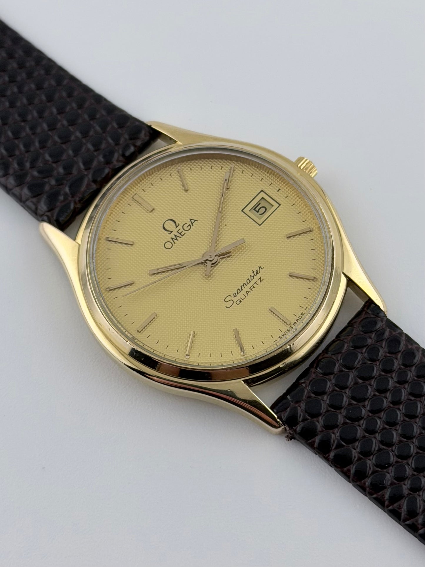 Omega Seamaster Quartz Date 196.0251 - Hobnail Dial