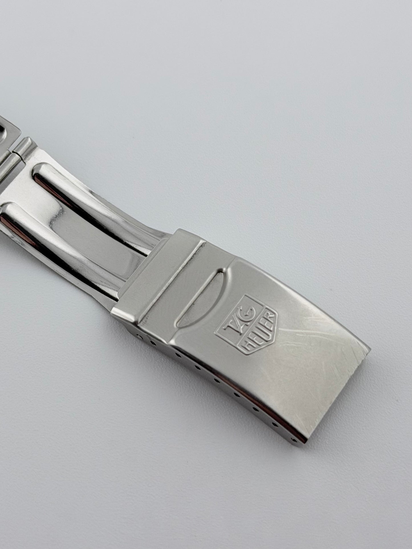 Tag Heuer Professional 3000 Quartz Date - 934.213