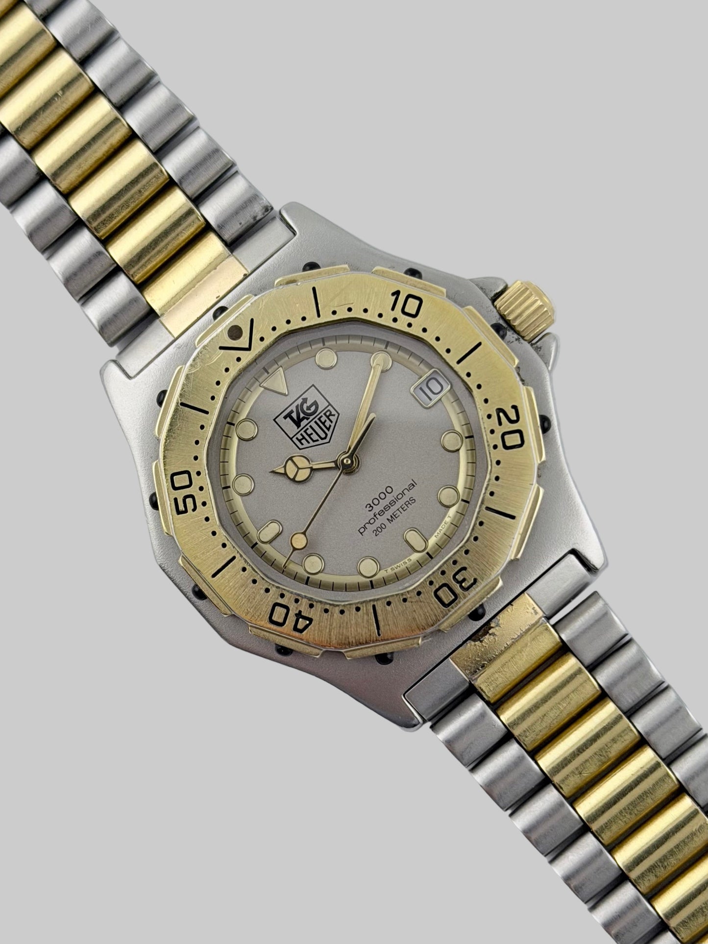 Tag Heuer Professional 3000 Quartz Date - 934.213