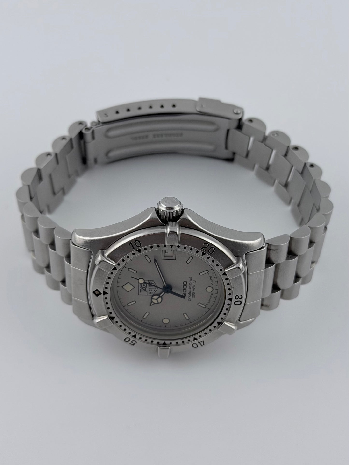Tag Heuer Professional 2000 Quartz Date - 962.213