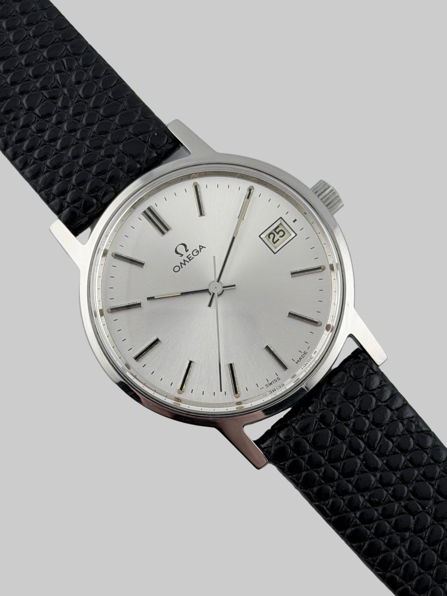 Omega Date Manual Wind 136.0104