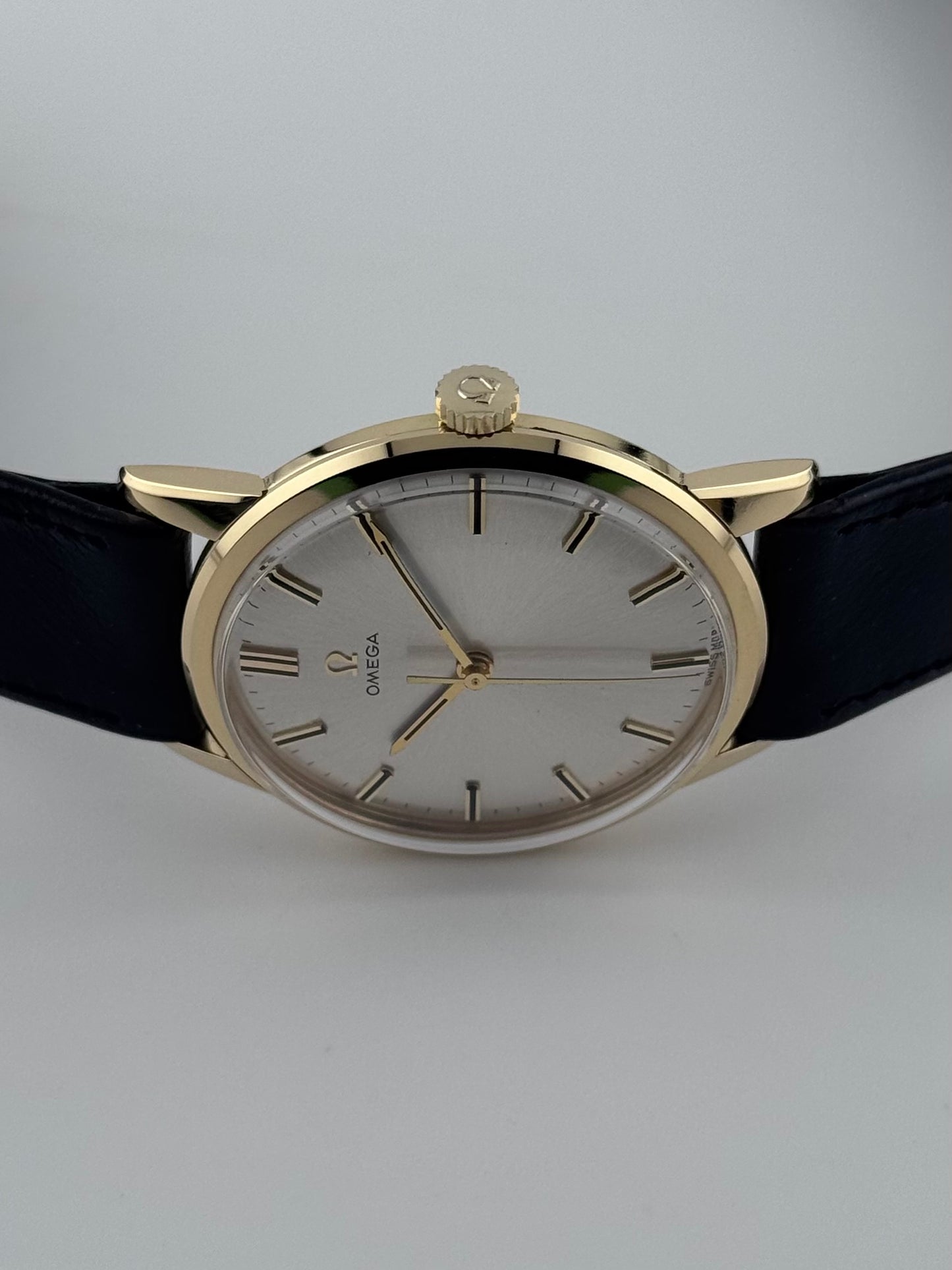 Omega Manual Wind  18ct Gold - 131.5418 - Box and Papers!