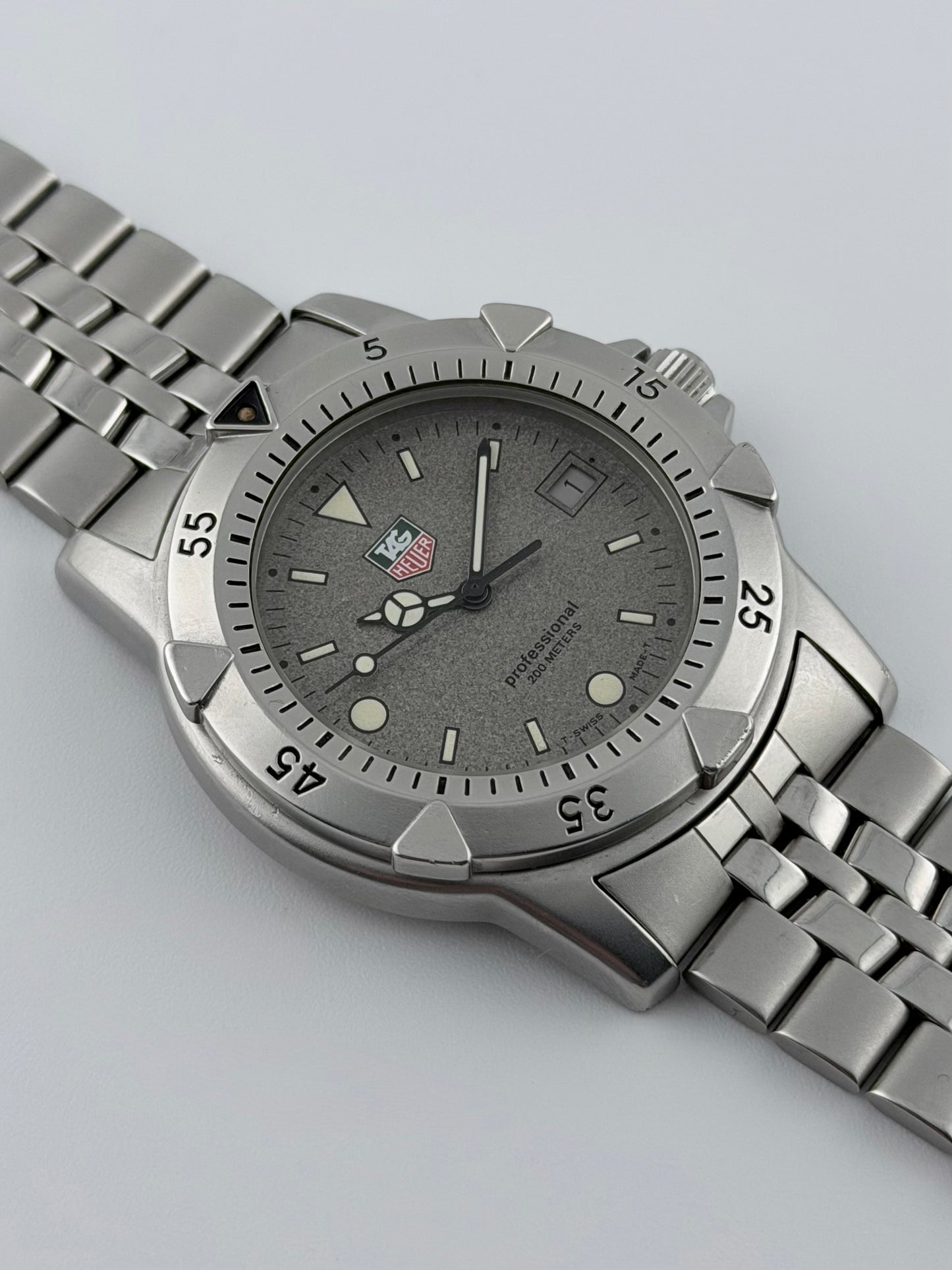 Tag Heuer Professional 200m Quartz Date - 959.706G