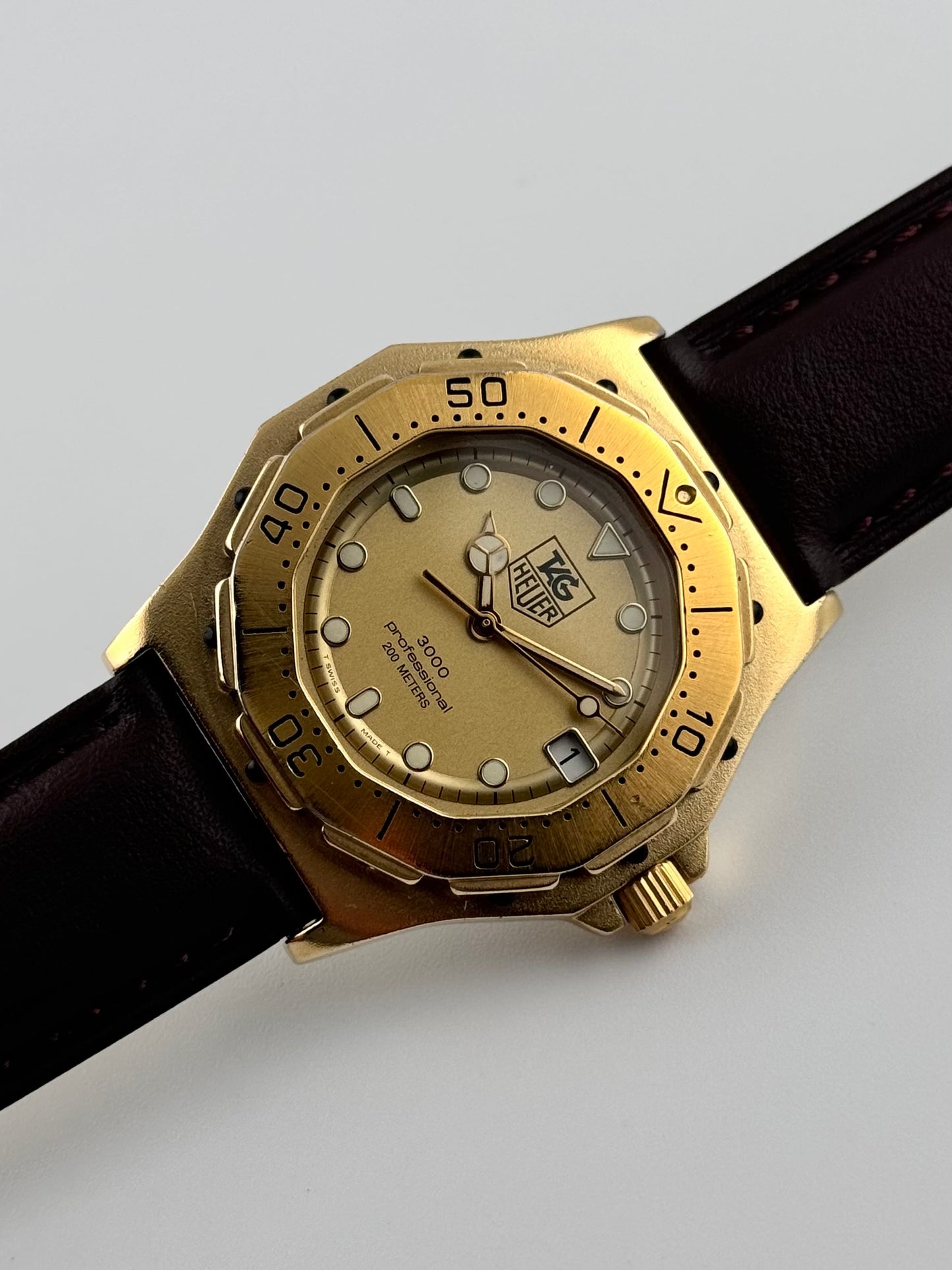 Tag Heuer Professional 3000 Quartz Date - 934.406