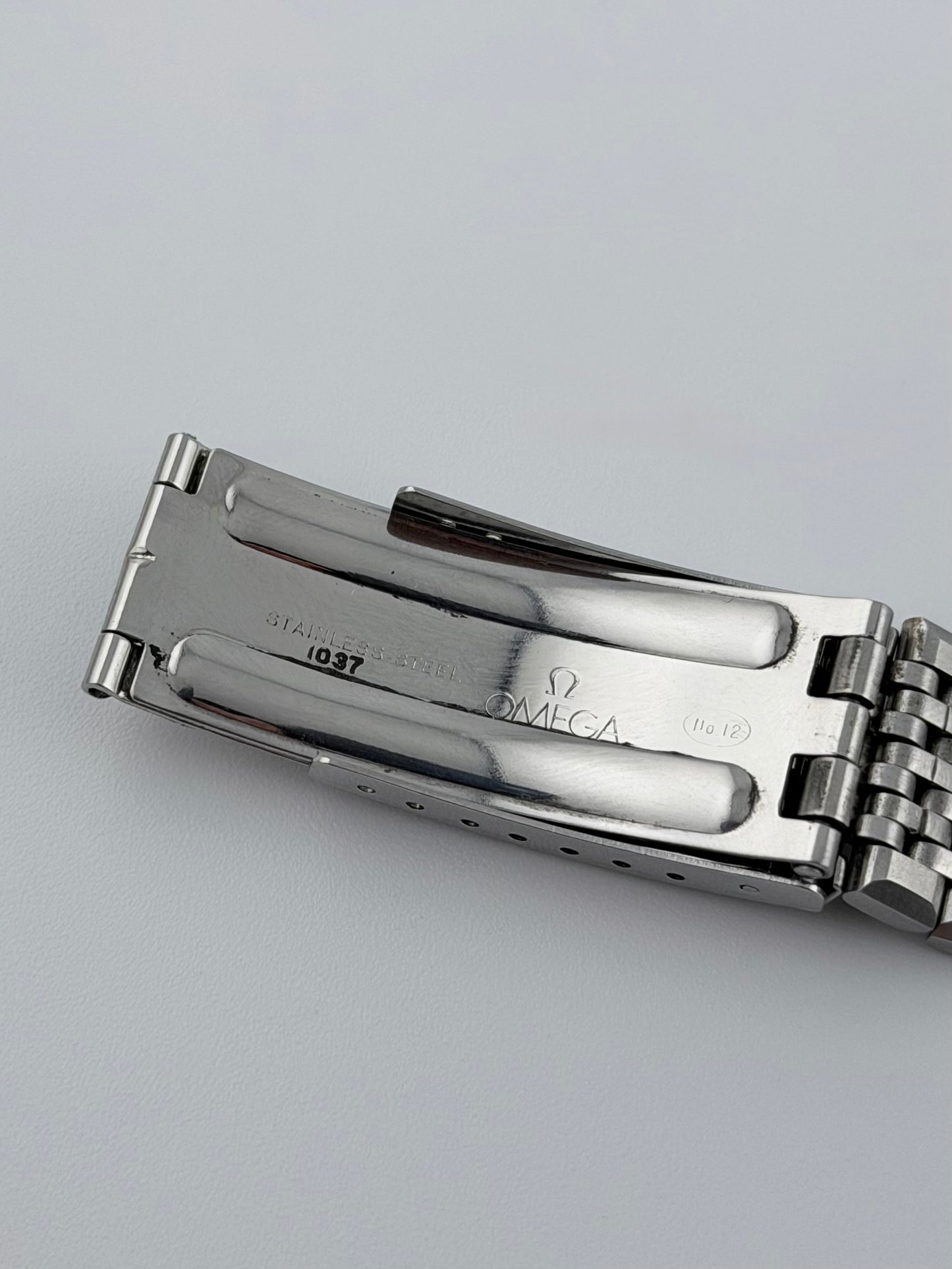 Omega Geneve Automatic Date 162.0060 - Box and Papers