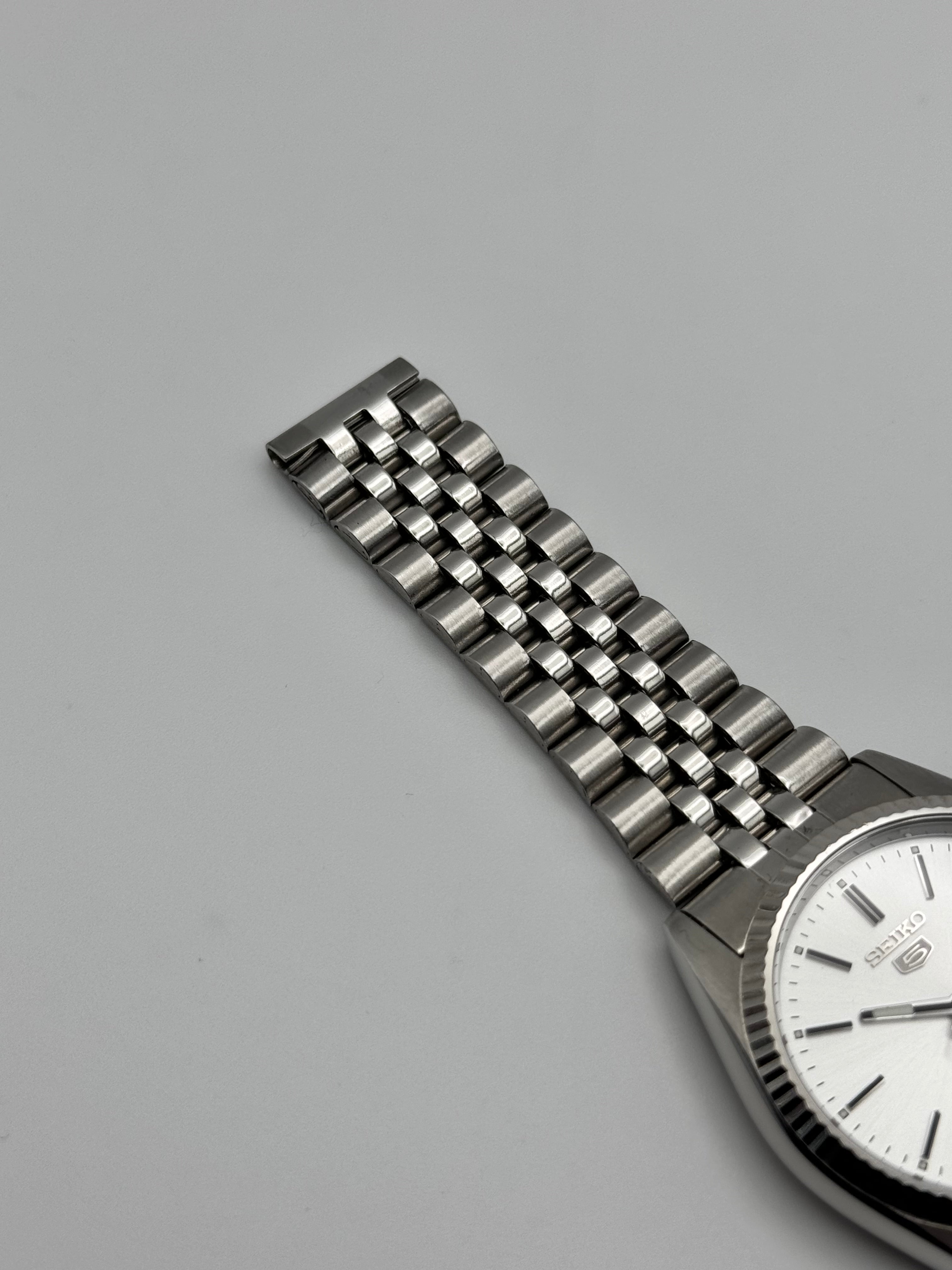 Seiko 5 Automatic 7009-3110 – The Wrist Watcher Seiko 5 Automatic 7009-3110 – The Wrist Watcher