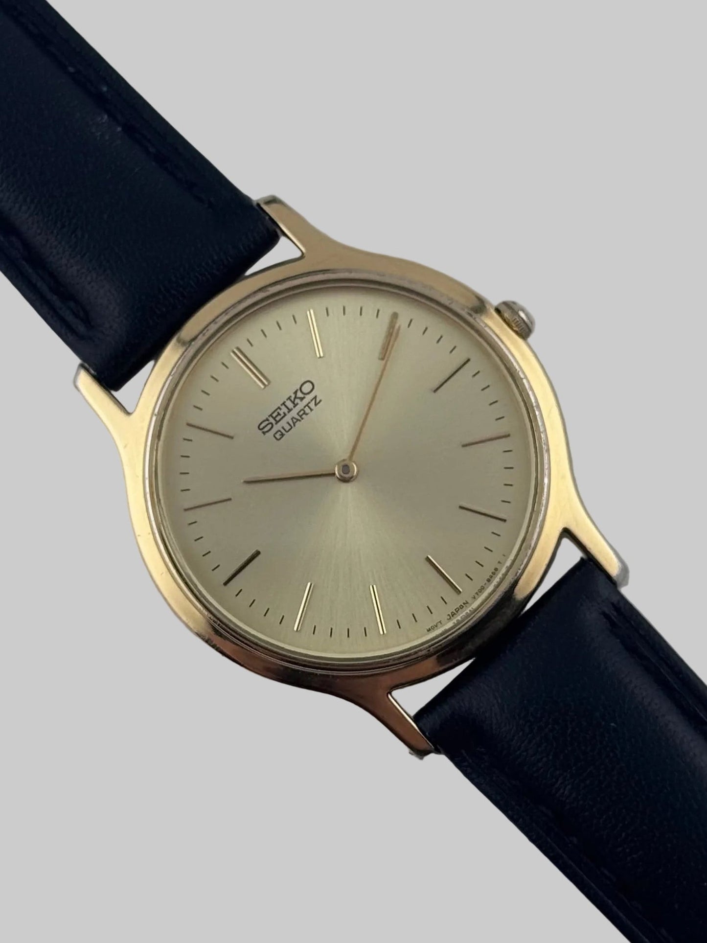 Seiko Quartz - V700-8A10
