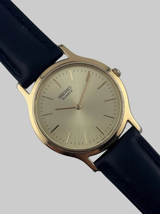 Seiko Quartz - V700-8A10