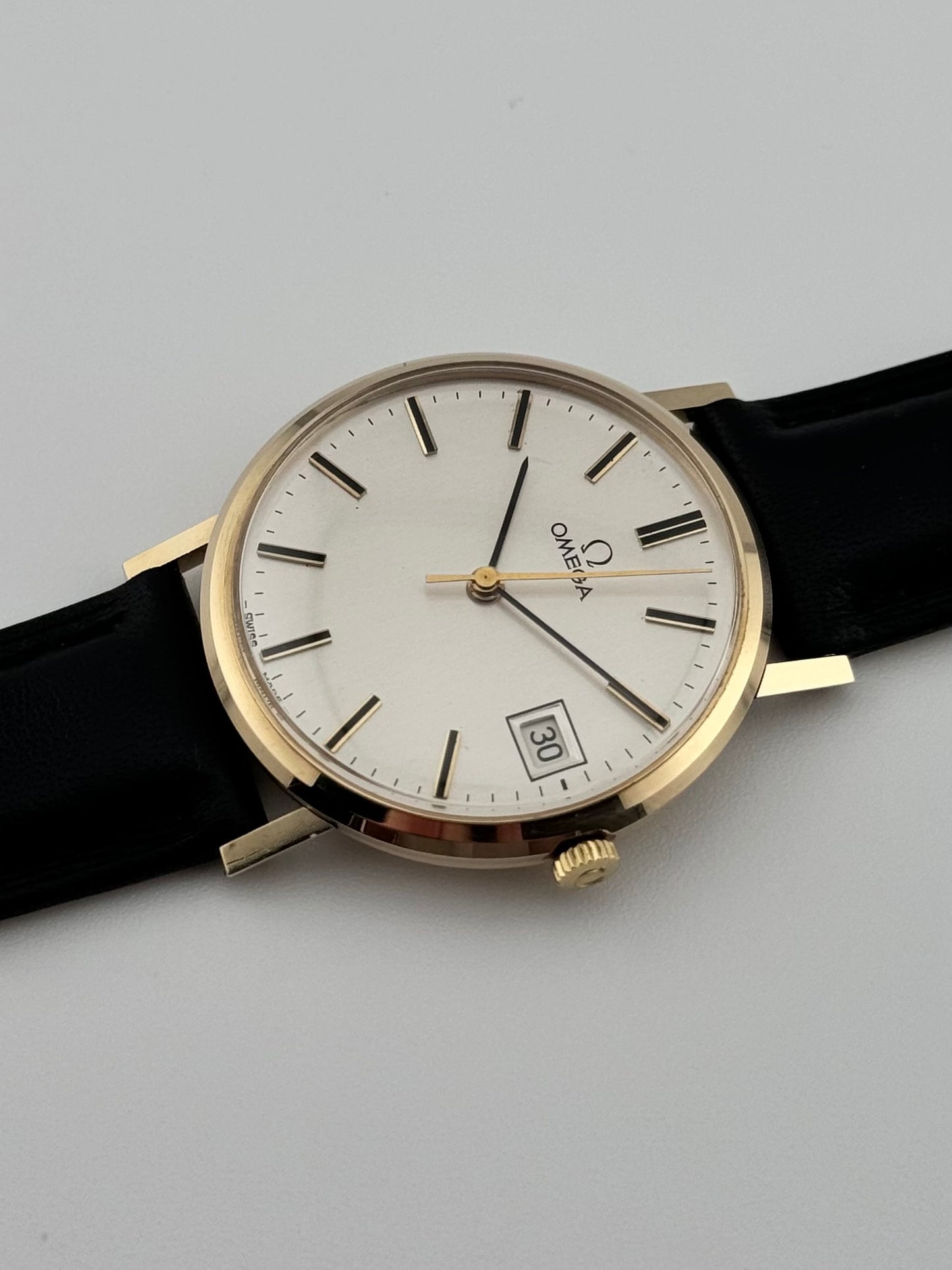 Omega Geneve Manual Wind 9ct Gold - 132.5017