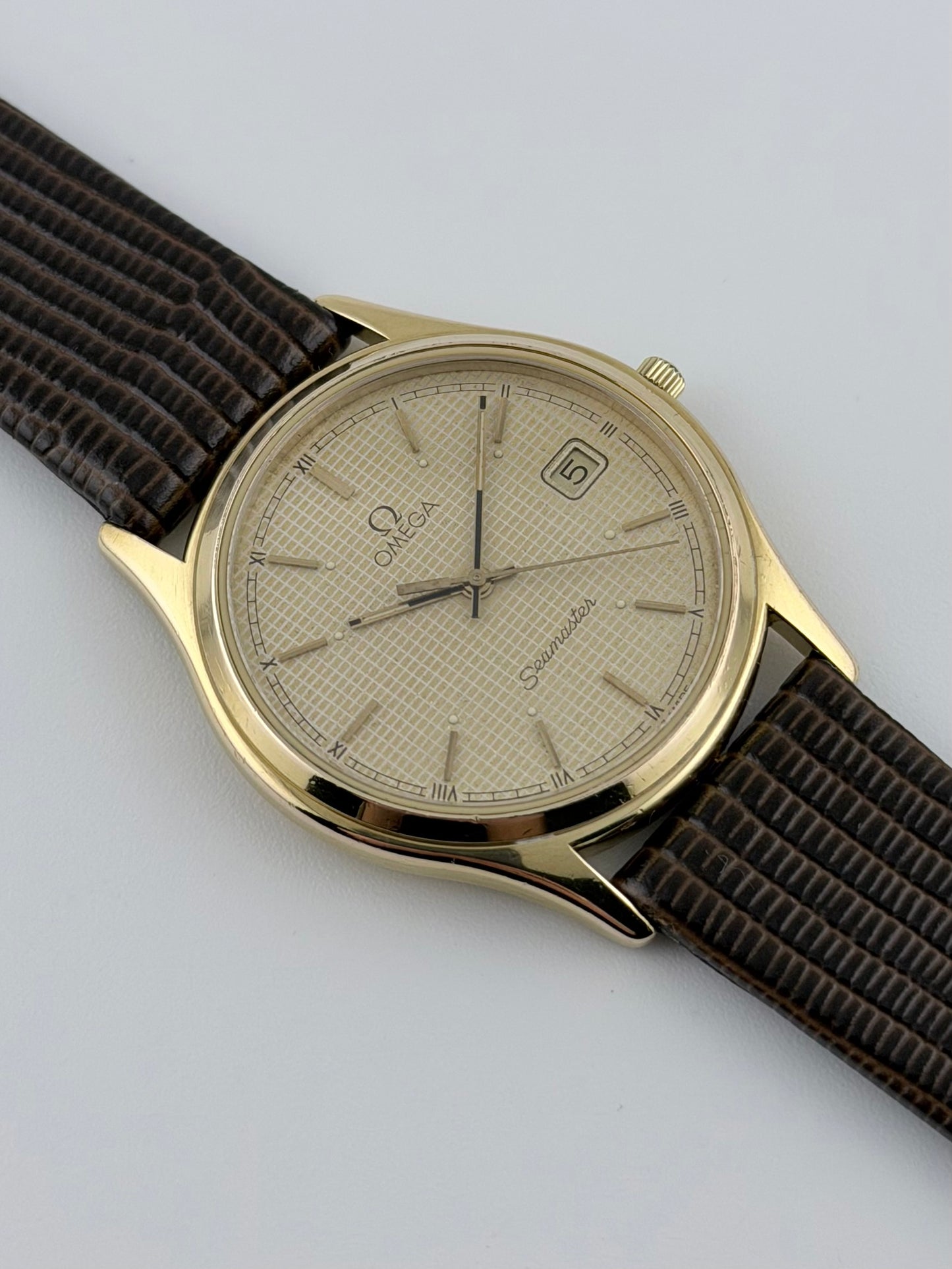 Omega Seamaster Quartz Date 196.0251 - Textured Dial