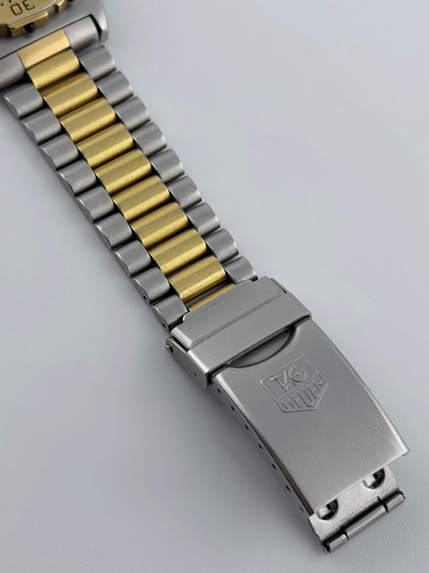 Tag Heuer Professional 3000 Quartz Date - 934.213