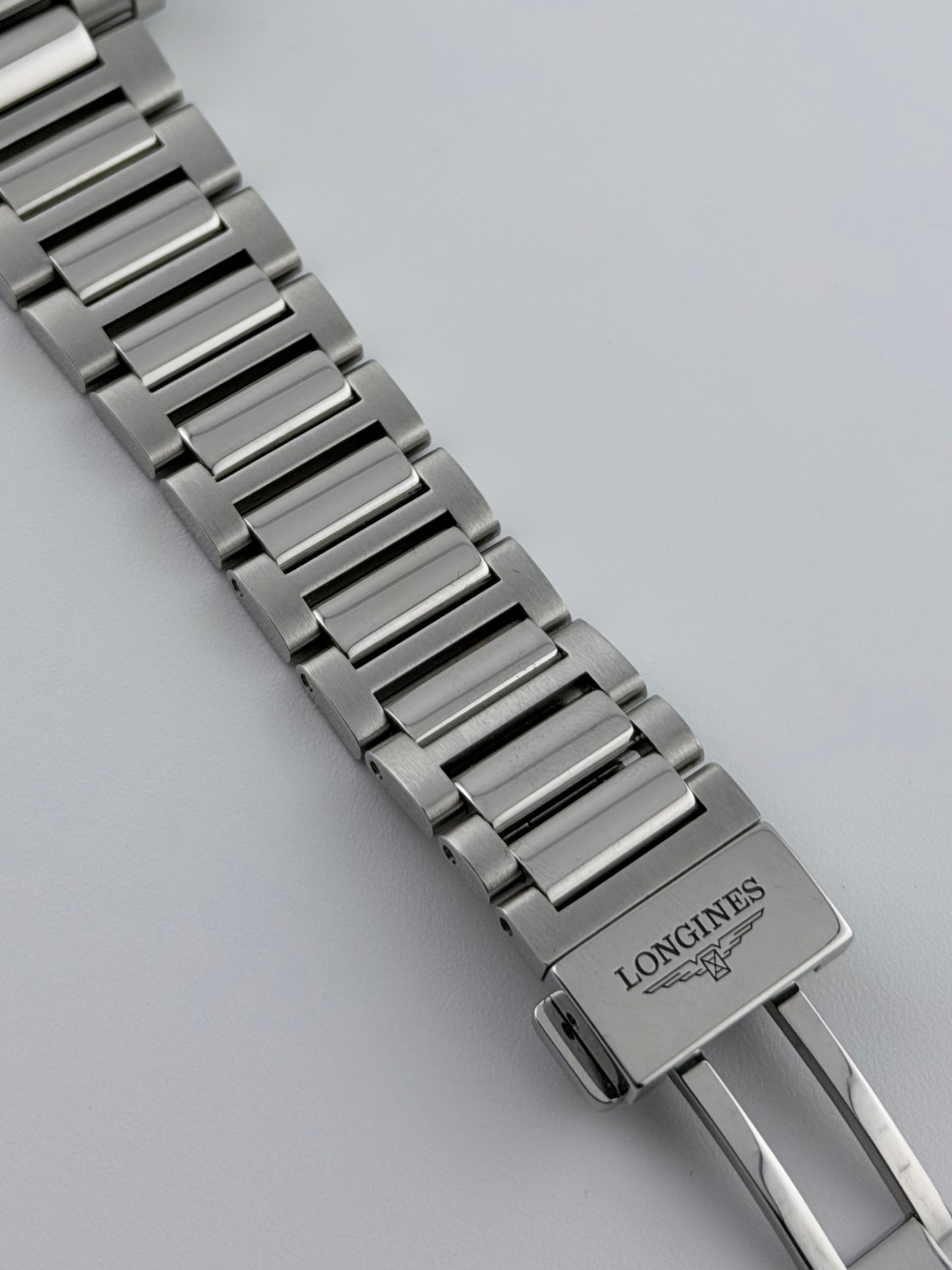Longines Conquest Automatic Date L3.720.4 - Green Sunburst Dial