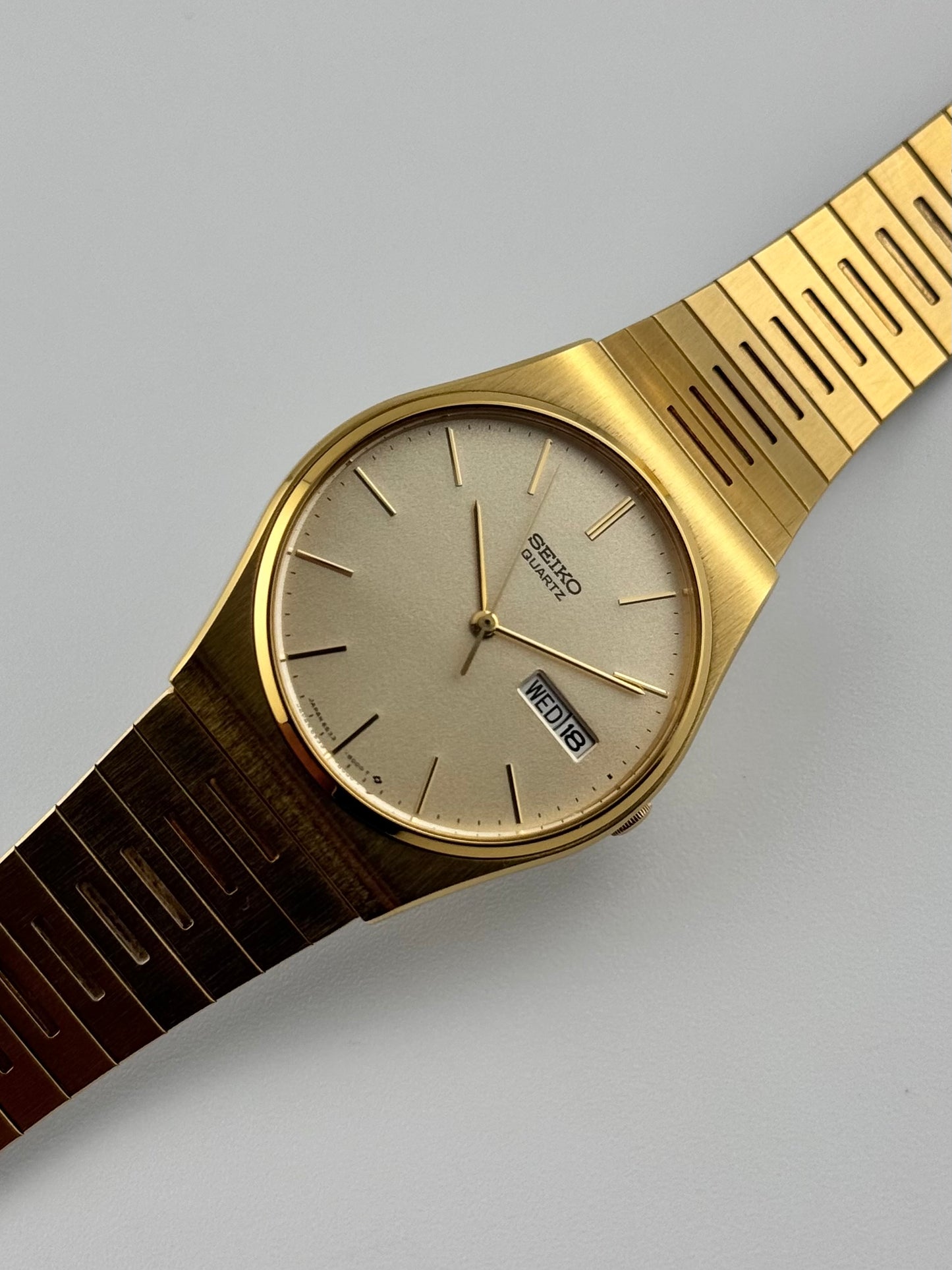 Seiko Quartz Day-Date - Original Box - 6533-8000