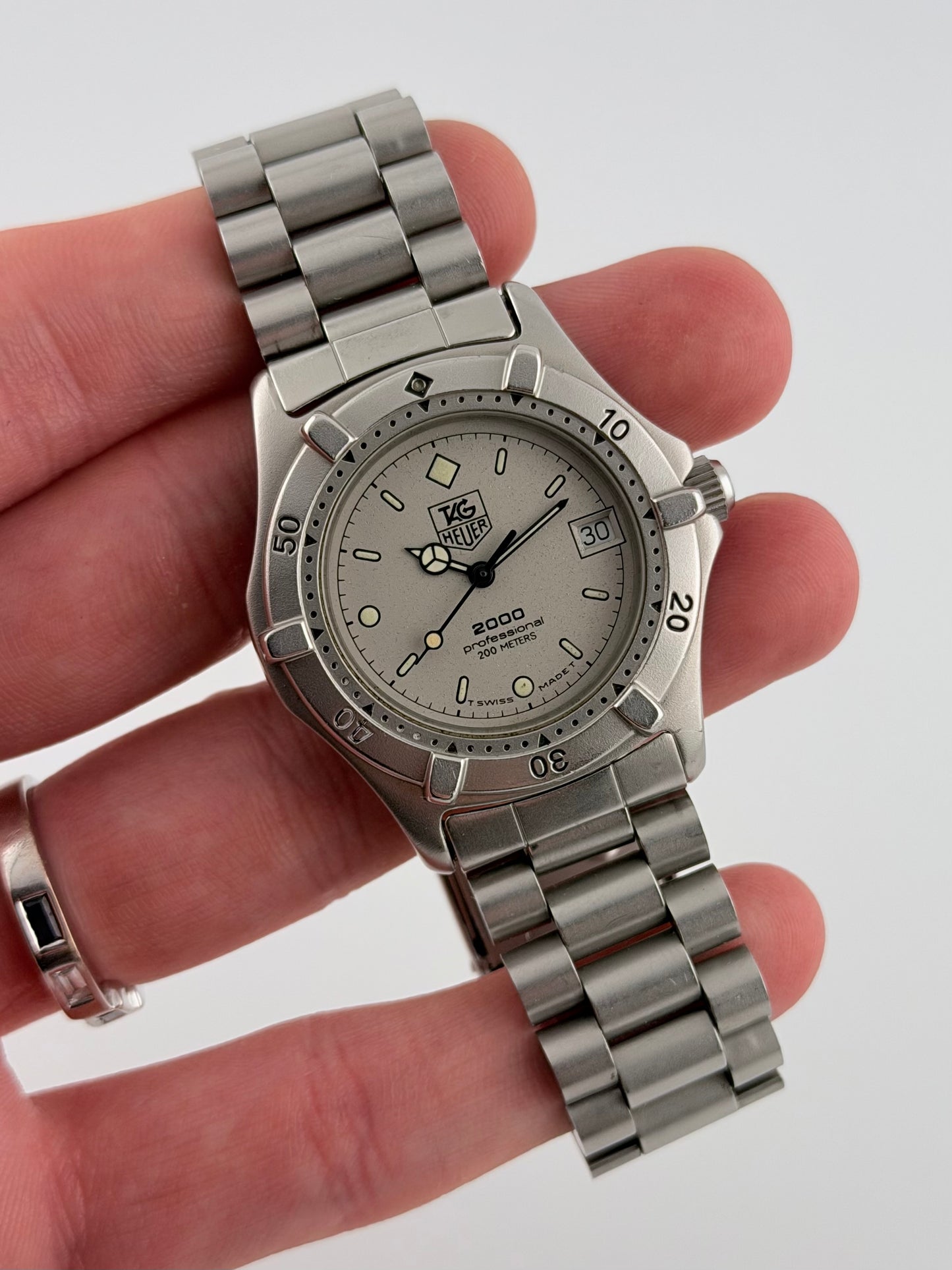 Tag Heuer Professional 2000 Quartz Date - 962.213