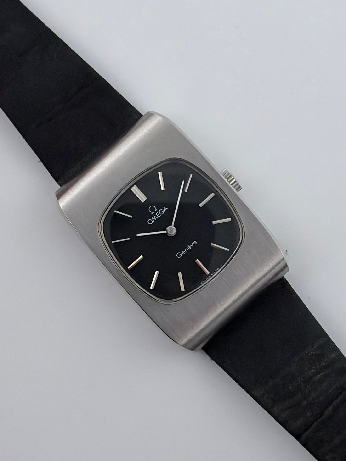 Omega Geneve Tank Manual Wind 511.0470 - Box and Papers