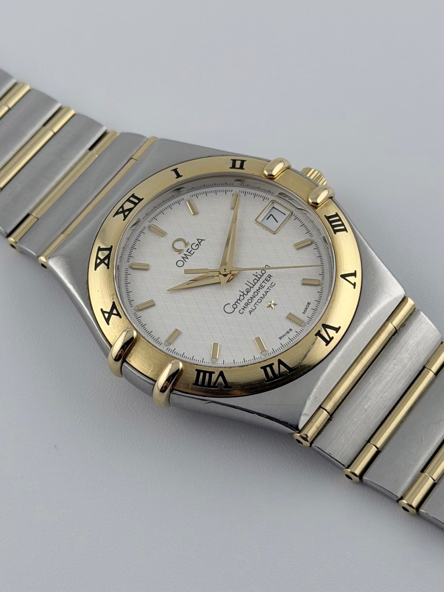 Omega Constellation Automatic Date 1202.30.00 - Box and Papers!