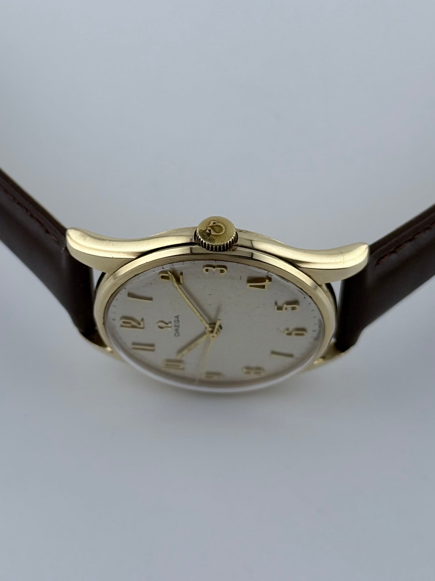 Omega Geneve Manual Wind 9ct Gold - 131.5405 - Box and Papers