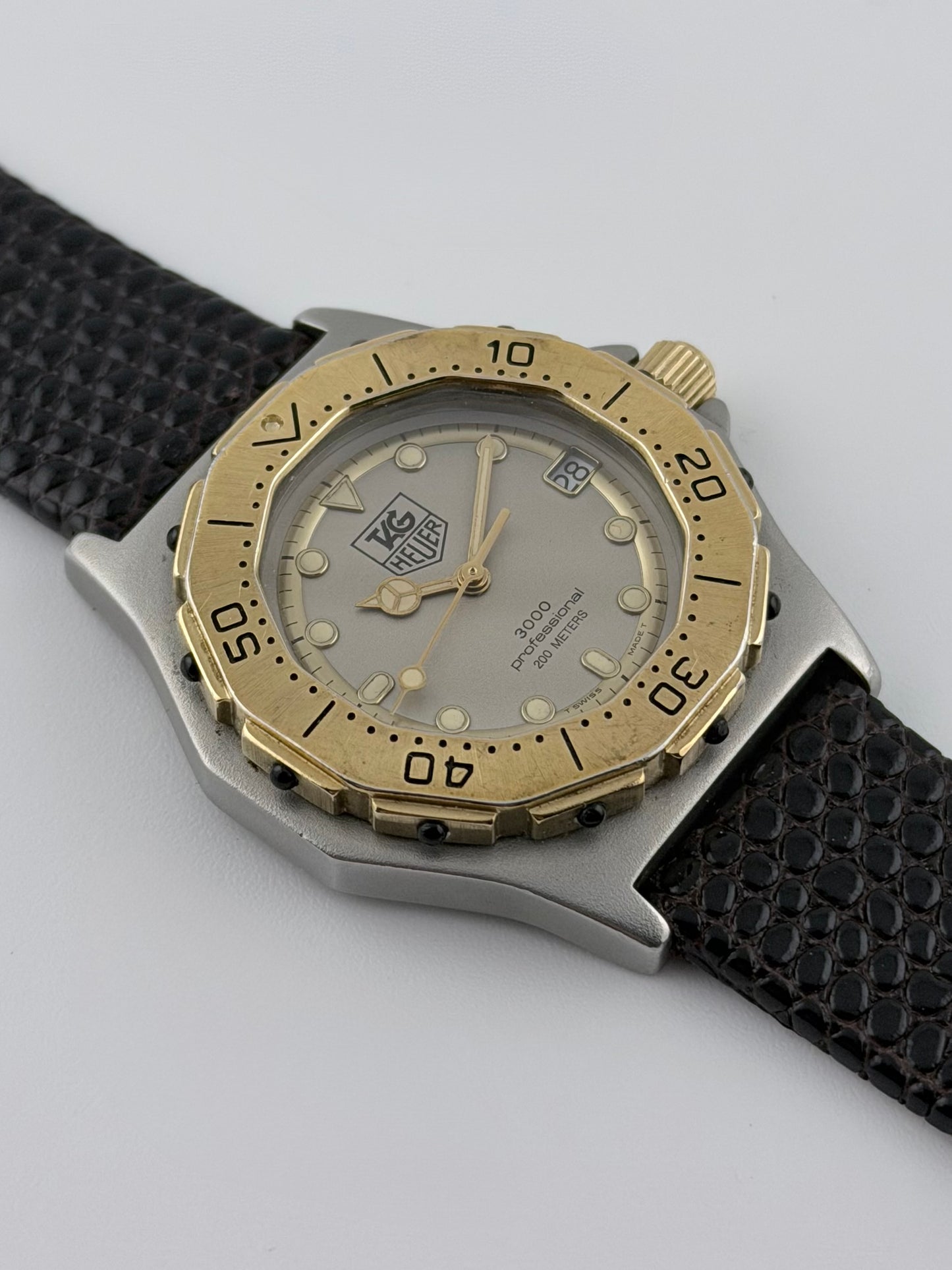 Tag Heuer Professional 3000 Quartz Date - 934.213