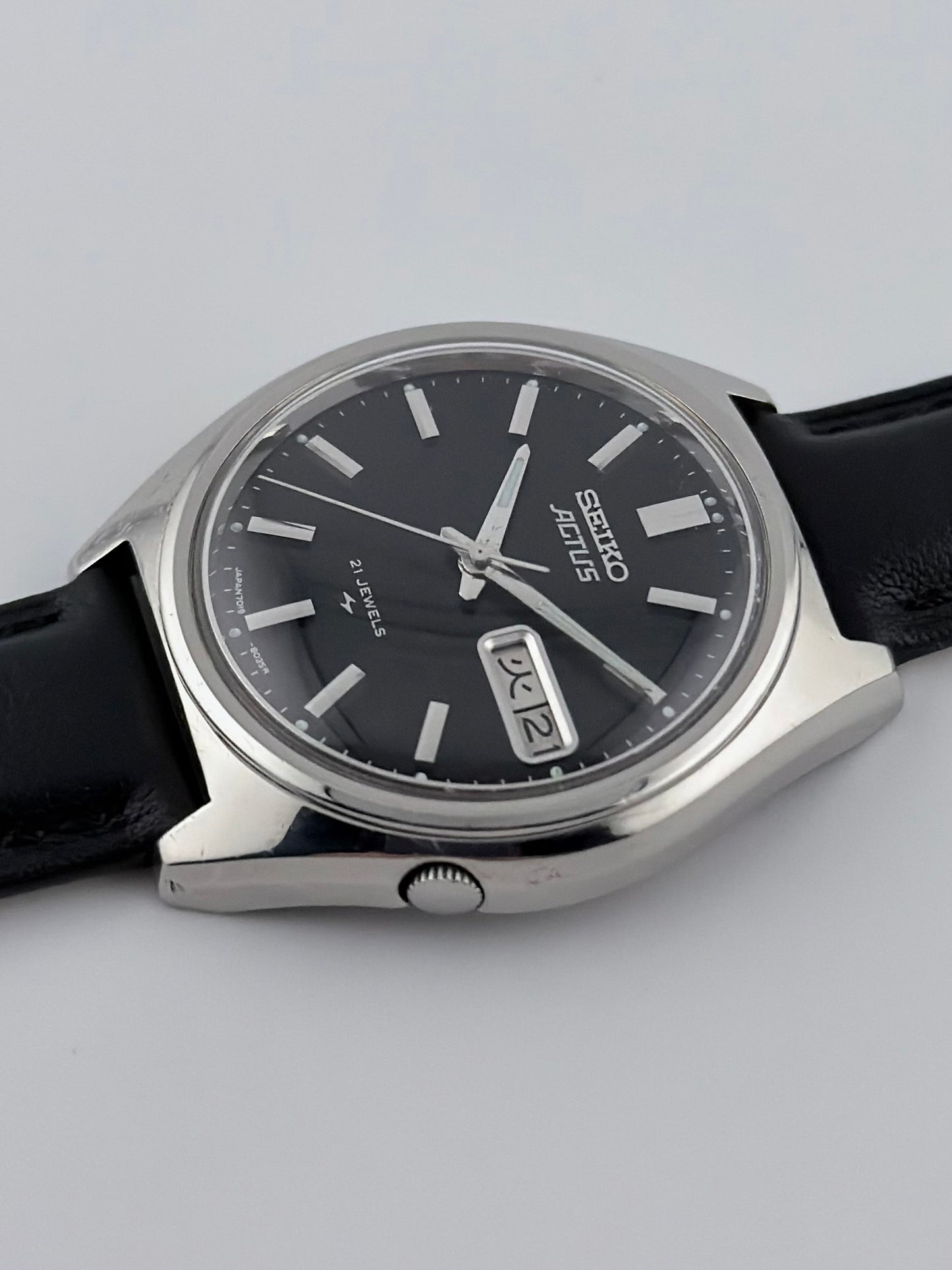 Seiko Actus Japanese Day-Date 7019-8010