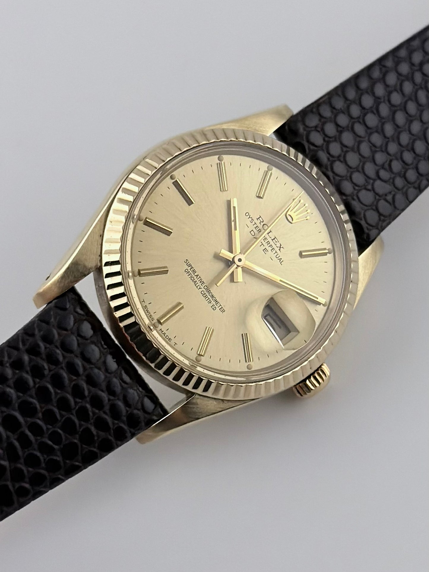 Rolex Oyster Perpetual Date Automatic - 15037 - Solid 14kt Gold