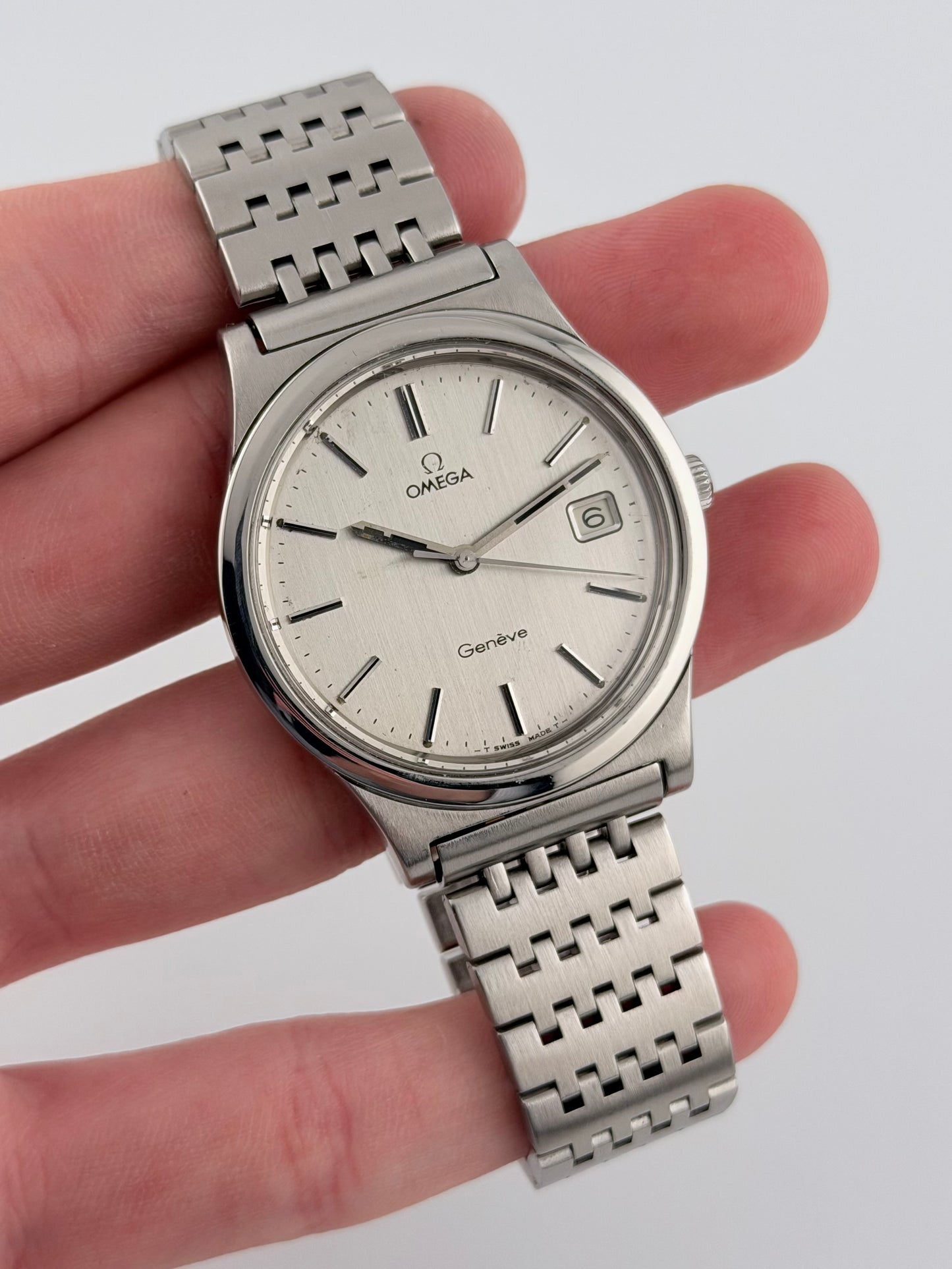 Omega Geneve Manual Wind - 136.0102 - Original Bracelet - Box and Papers!