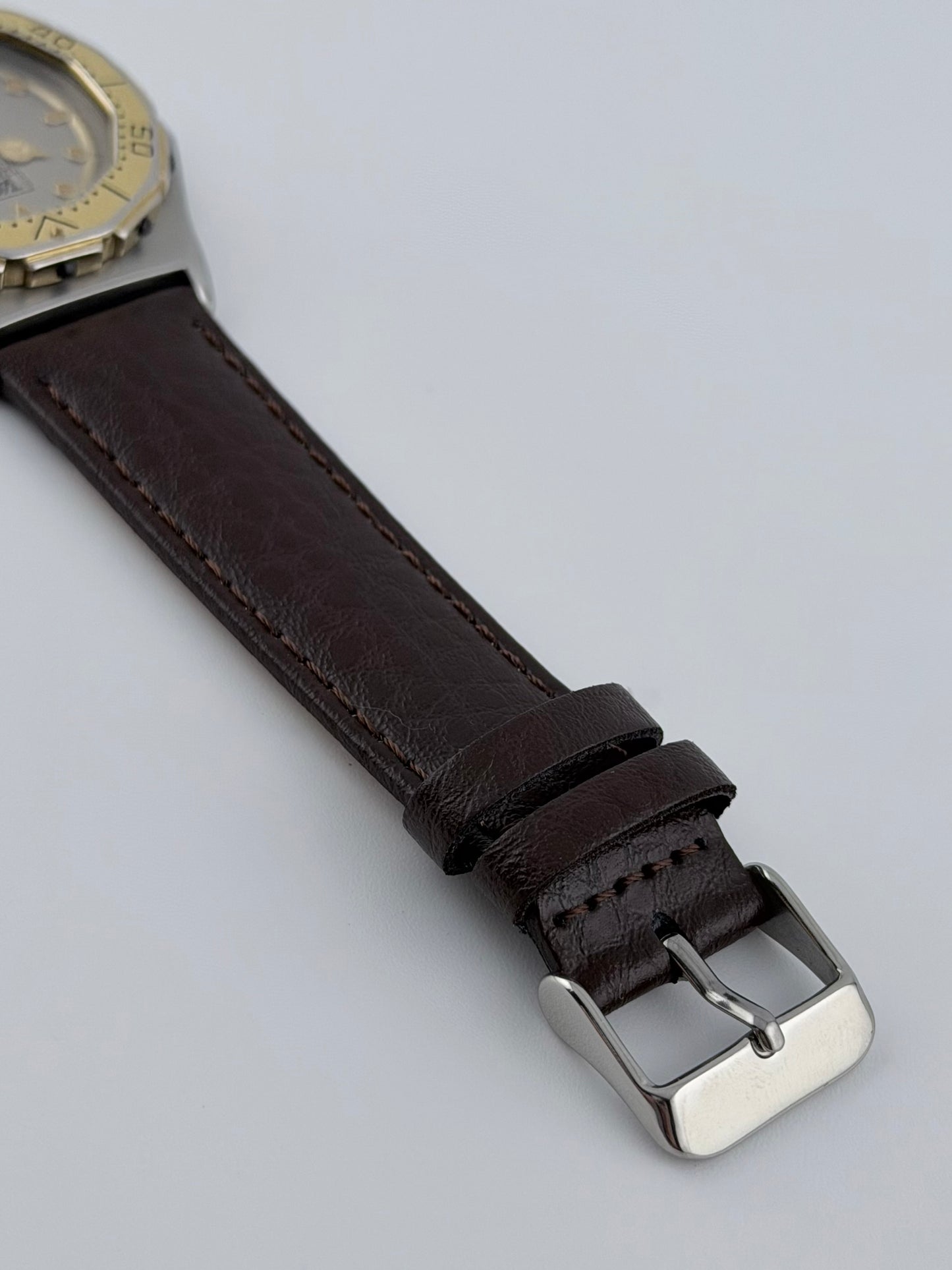 Tag Heuer Professional 3000 Quartz Date - 934.206