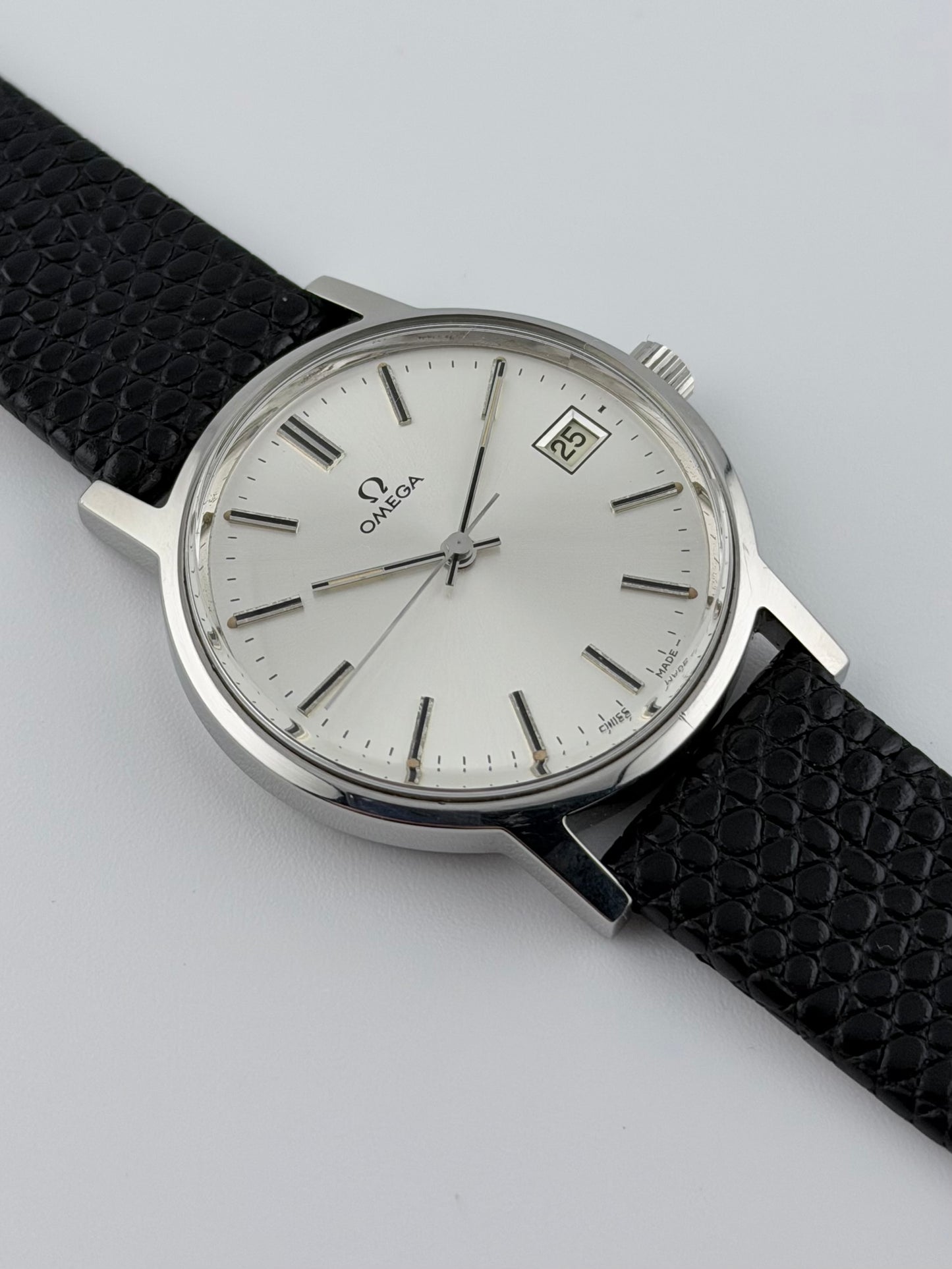 Omega Date Manual Wind 136.0104