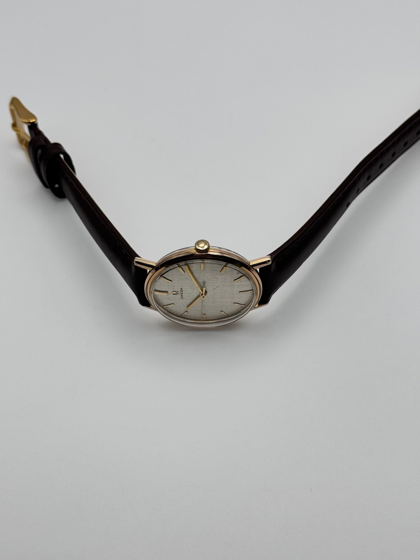 Omega Geneve Manual Wind 131.015 - Rare Linen Dial