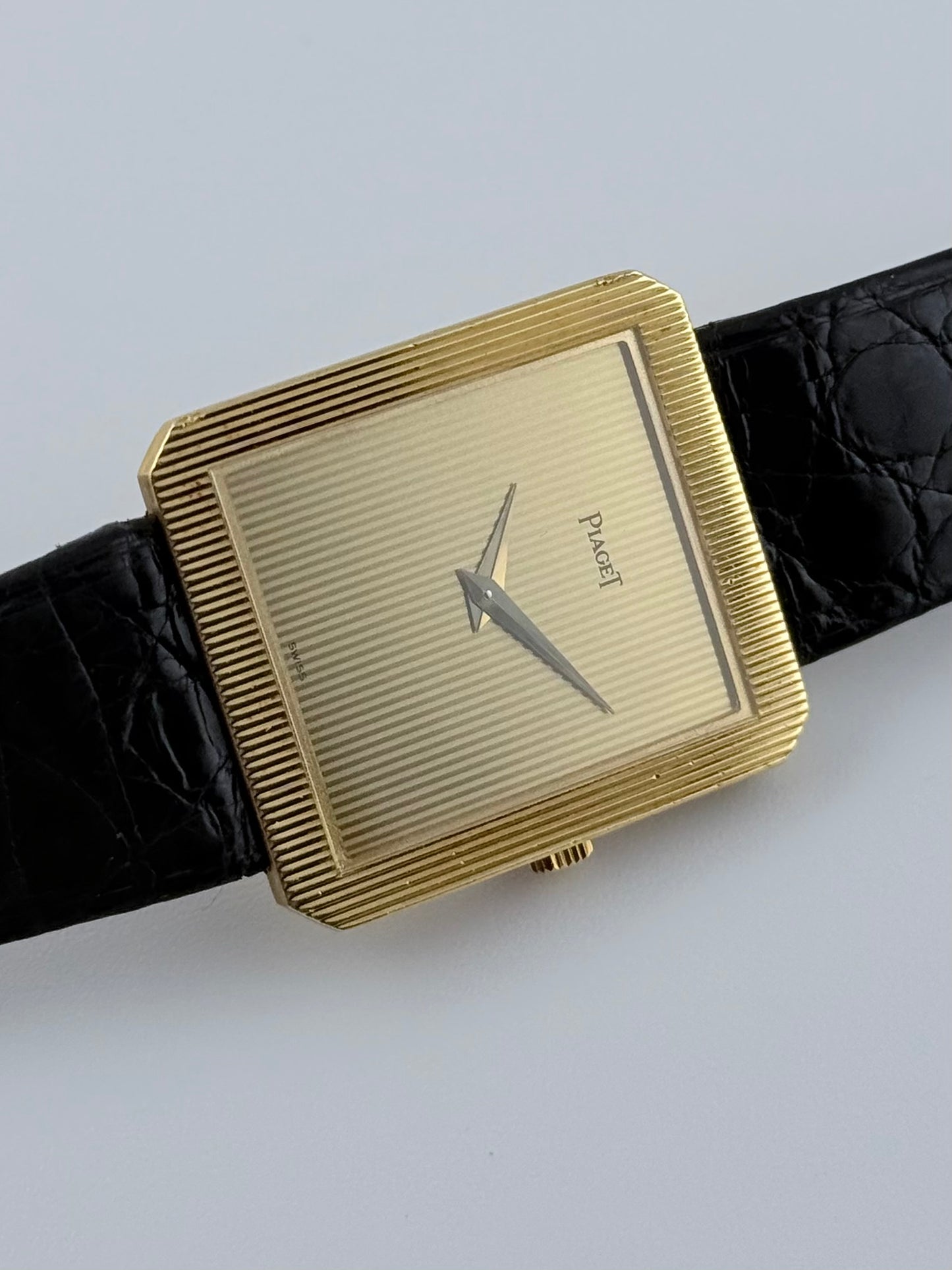 Piaget Protocol Tank Quartz - 18ct Gold - 8154