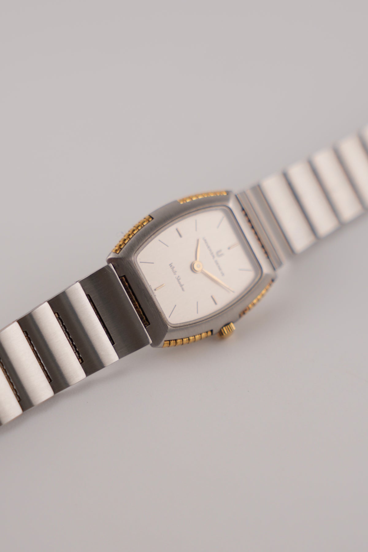 Universal Geneve White Shadow Quartz - 616.520 - Ladies