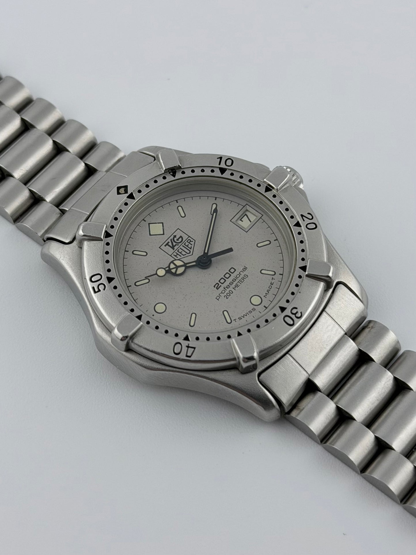 Tag Heuer Professional 2000 Quartz Date - 962.213