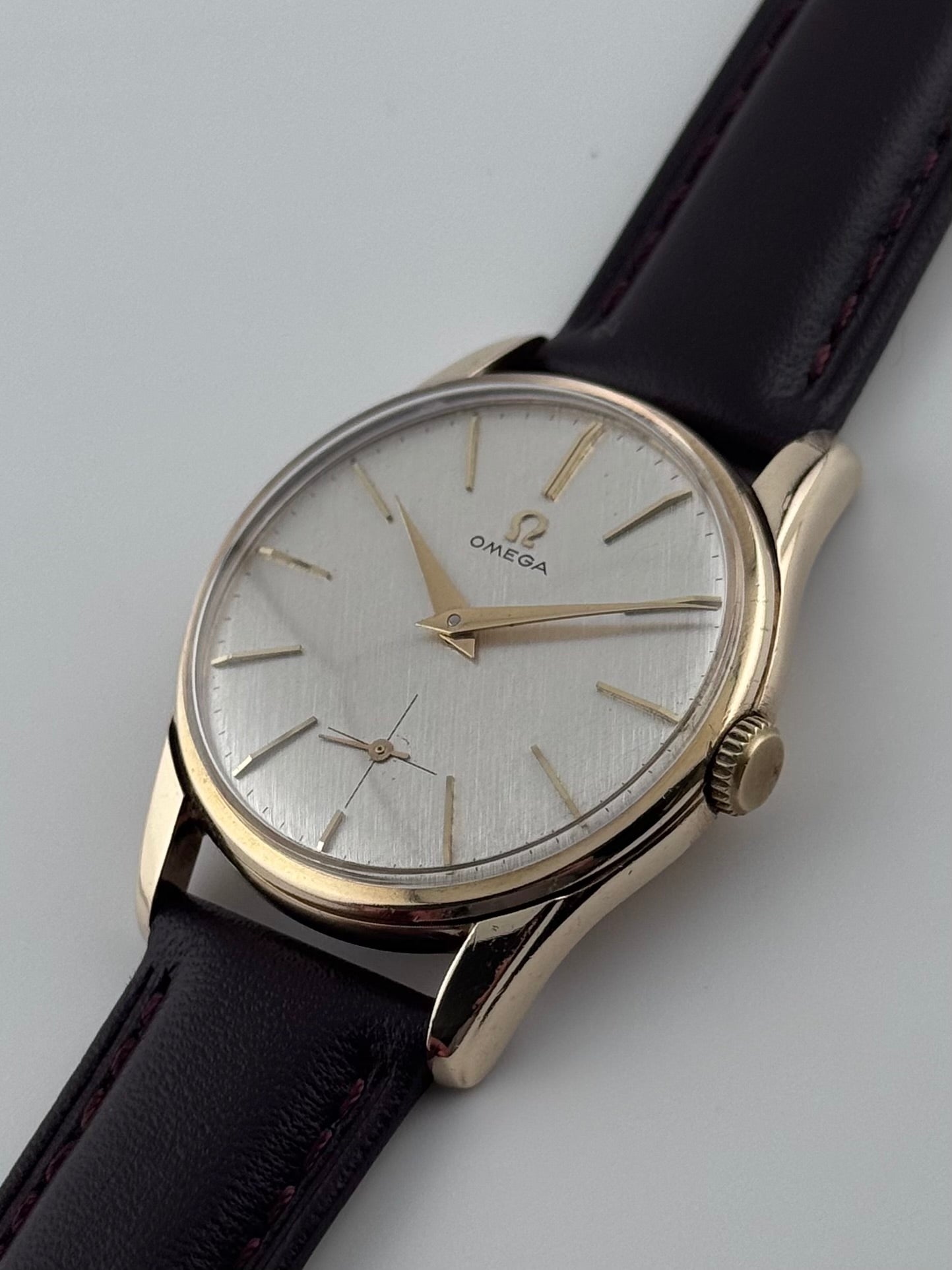 Omega Manual Wind 9ct Gold Sub Secs - R-159327 - Linen Dial
