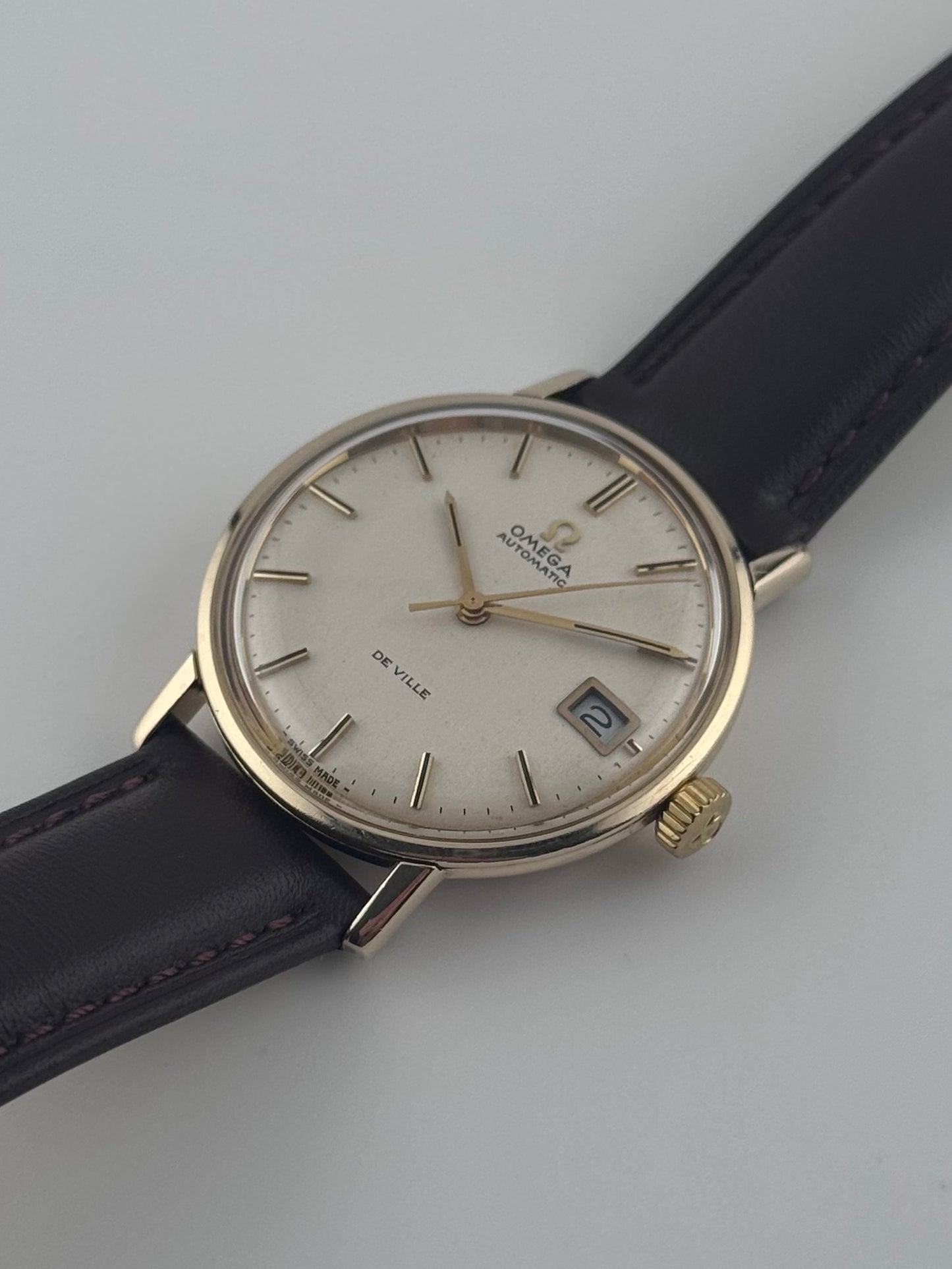 Omega De Ville Automatic Date 166.5020 - 9ct Solid Gold - Box and Papers!
