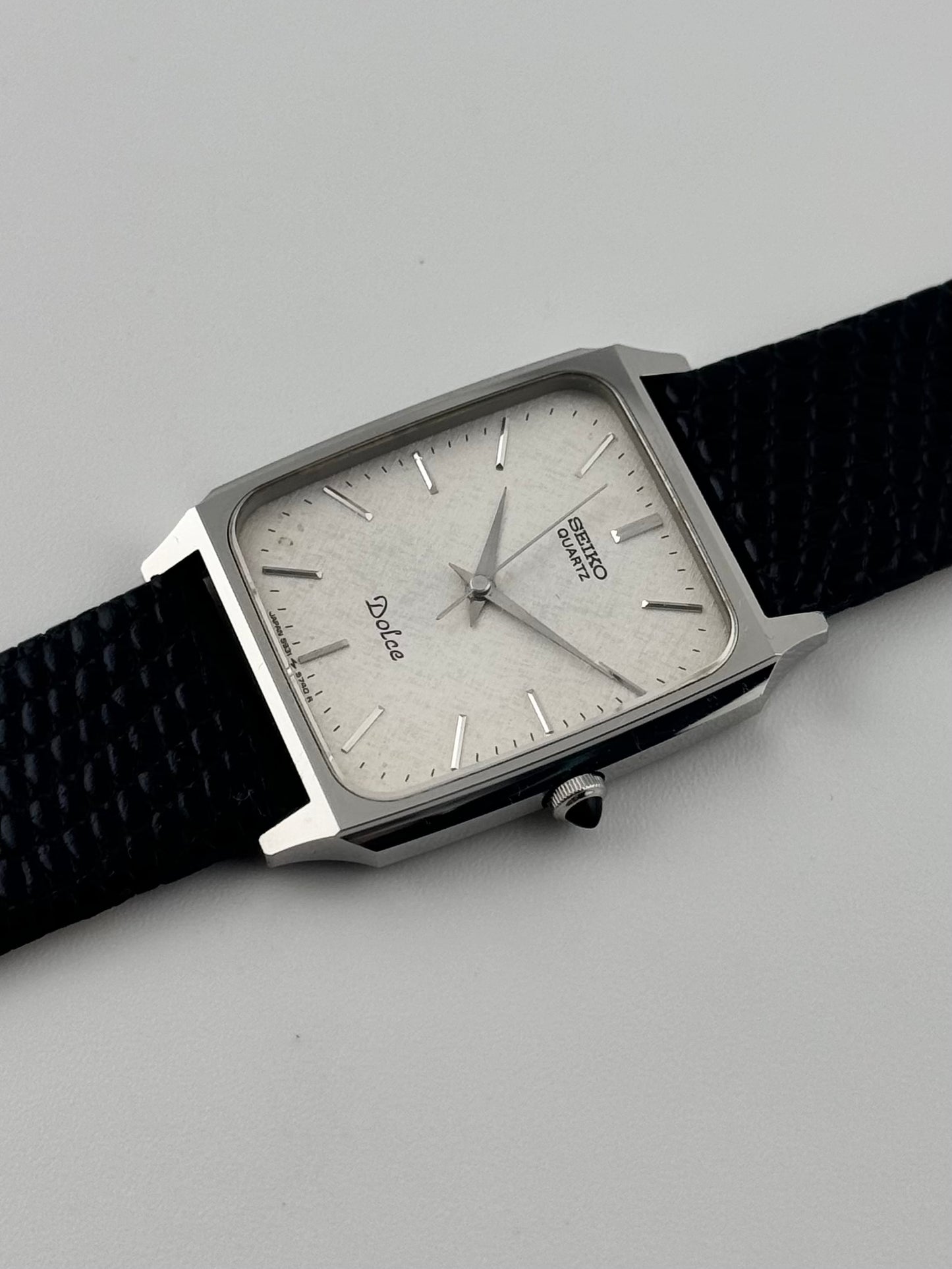 Seiko Dolce Tank Quartz - 9531-5550 Rare Silk Embossed Dial