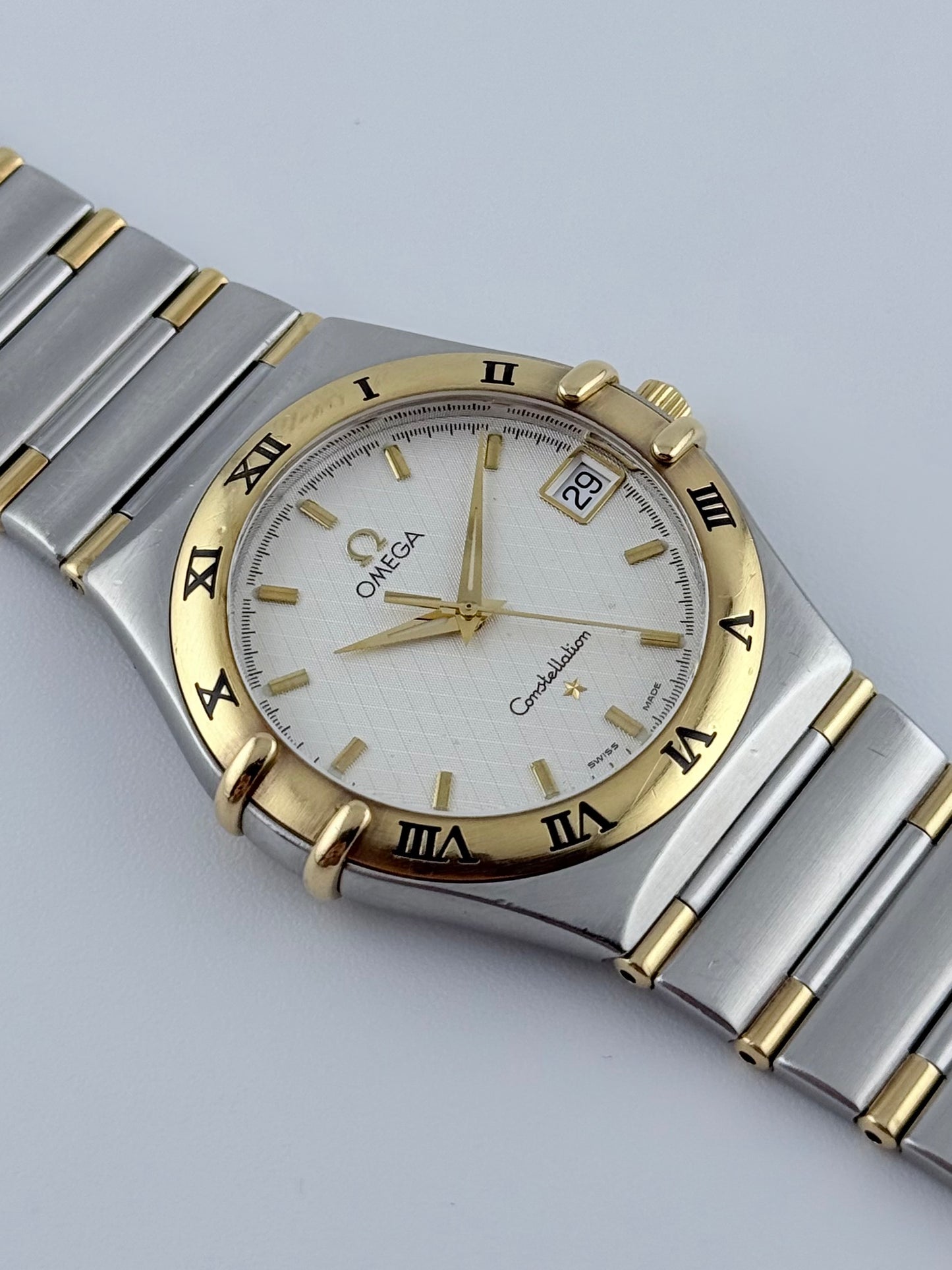 Omega Constellation Quartz Date 396.1201 - Linen Dial - Two-Tone
