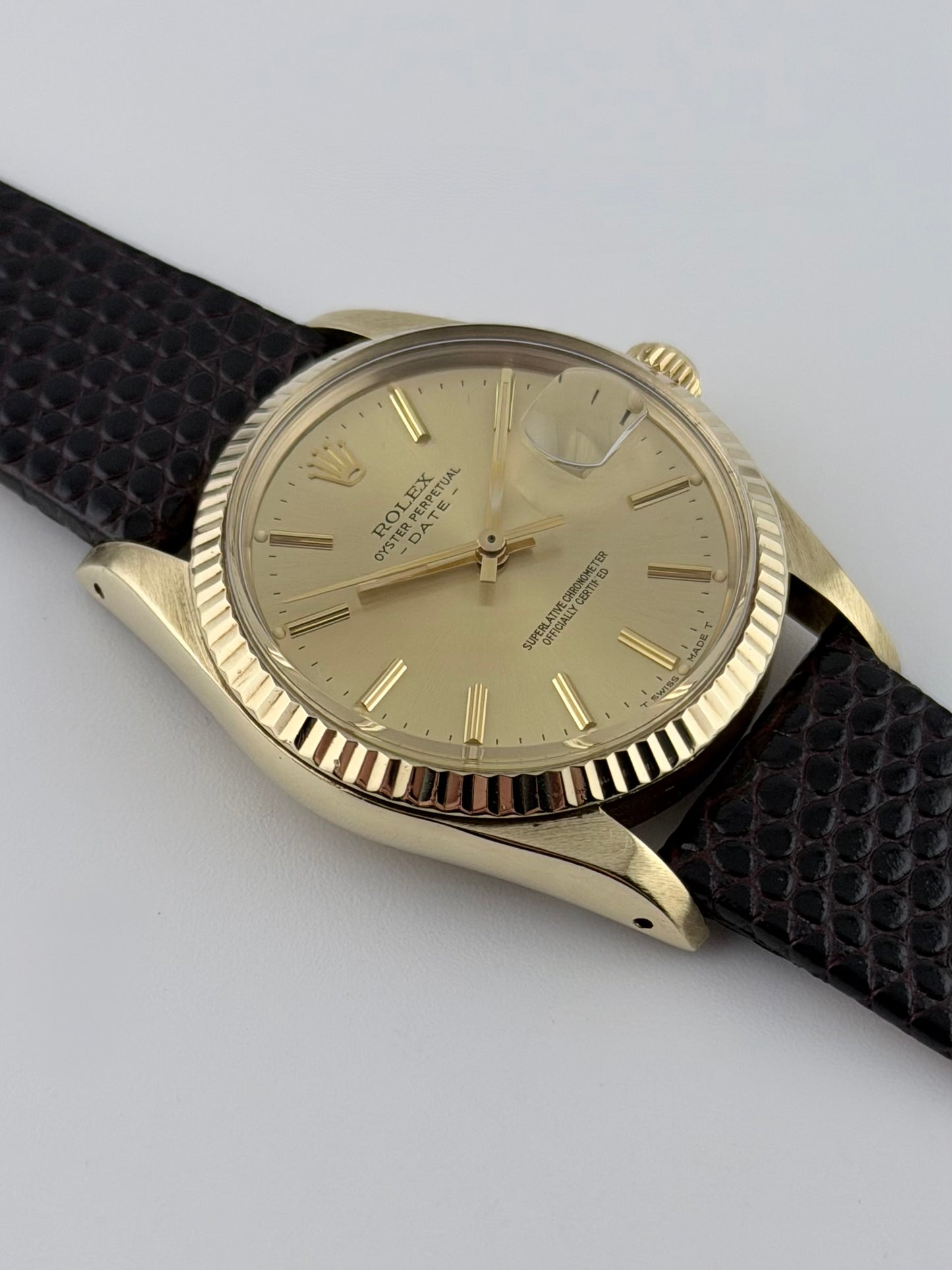 Rolex Oyster Perpetual Date Automatic - 15037 - Solid 14kt Gold