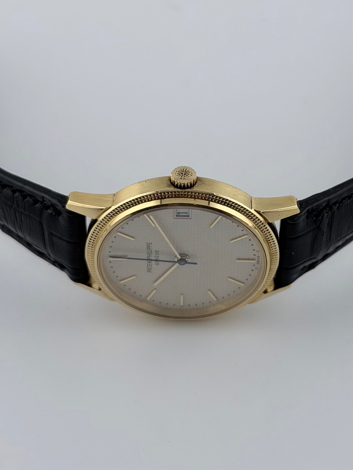 Patek Philippe Calatrava Automatic Date - First Series of the 3802 production run - Solid 18ct Gold
