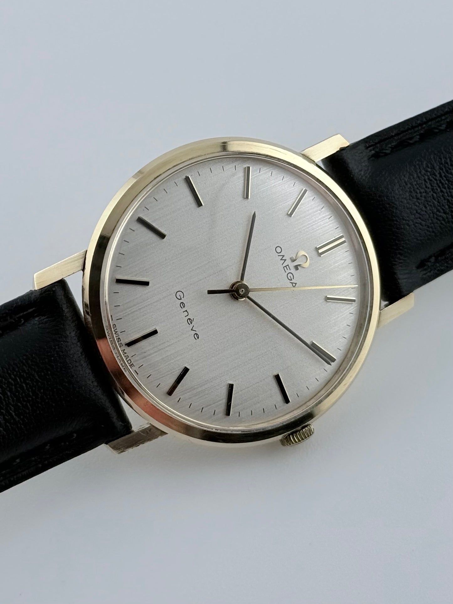 Omega Manual Wind  9ct Gold - 131.8412 - FULL SET!