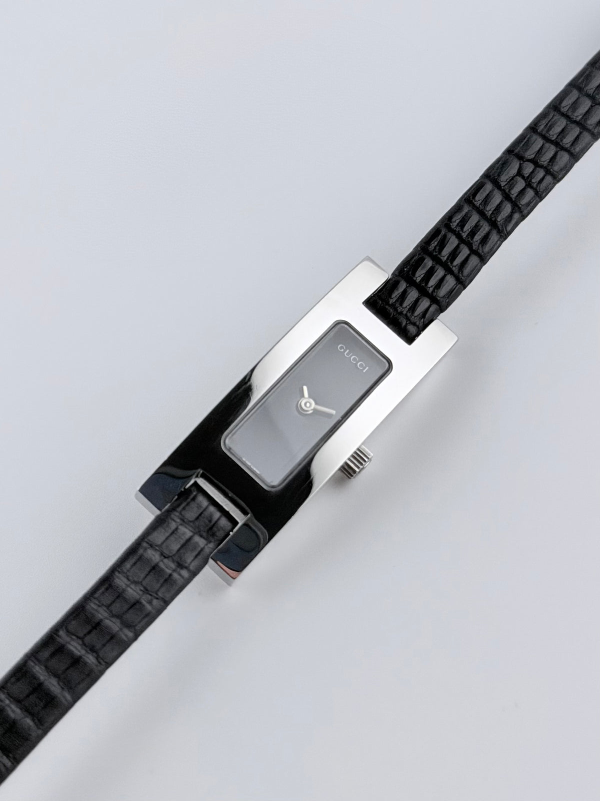 Gucci 3900L Quartz - Ladies - Black Dial