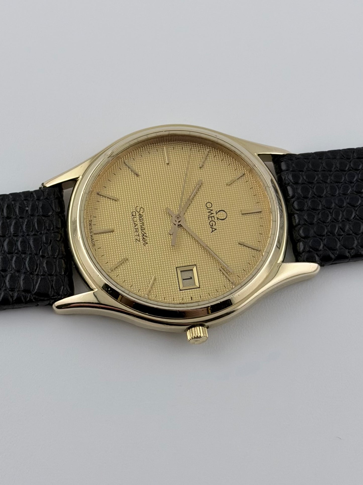 Omega Seamaster Quartz Date 196.0251 - Hobnail Dial