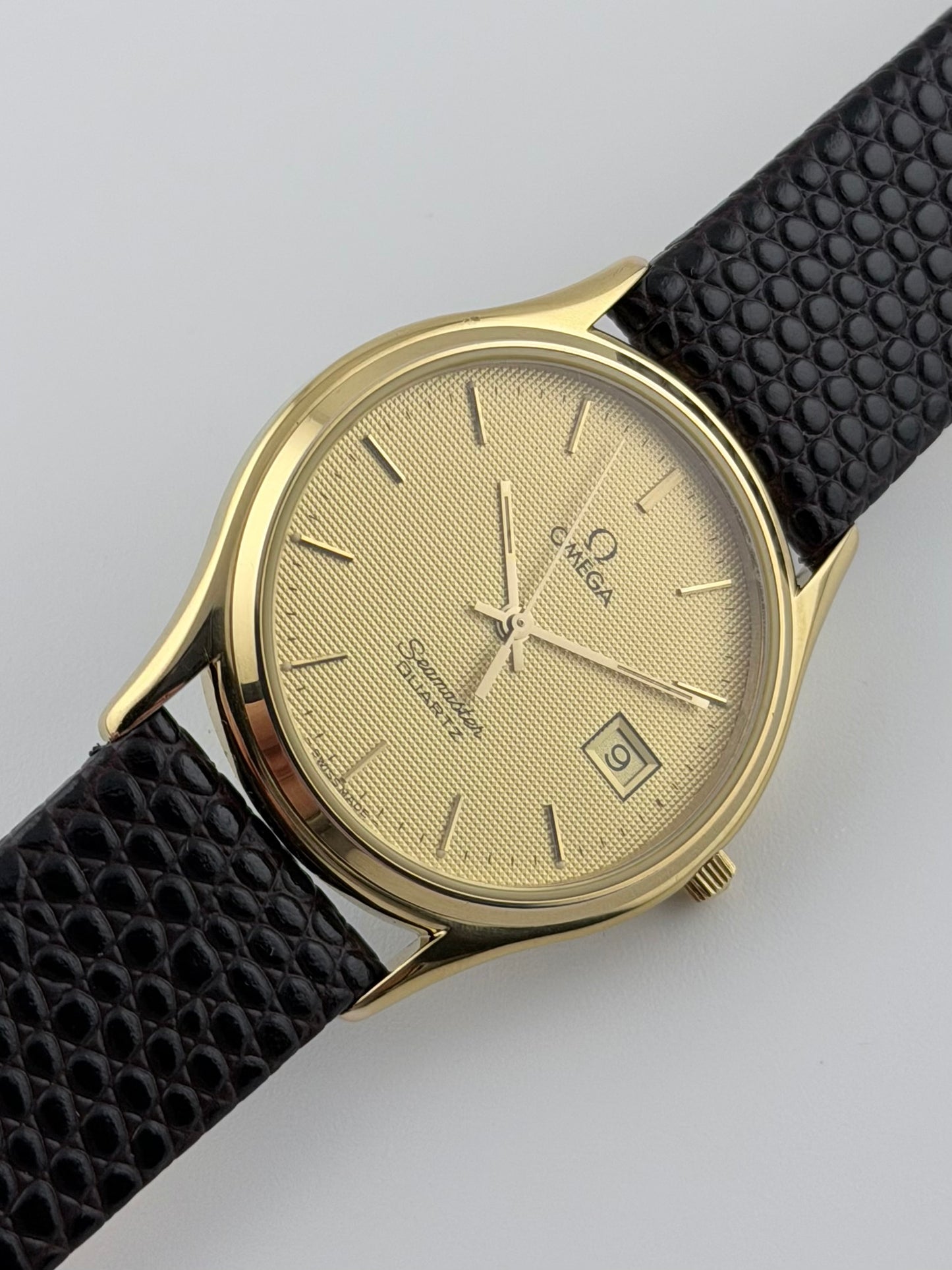 Omega Seamaster Quartz 196.0259 Date - Hobnail Dial