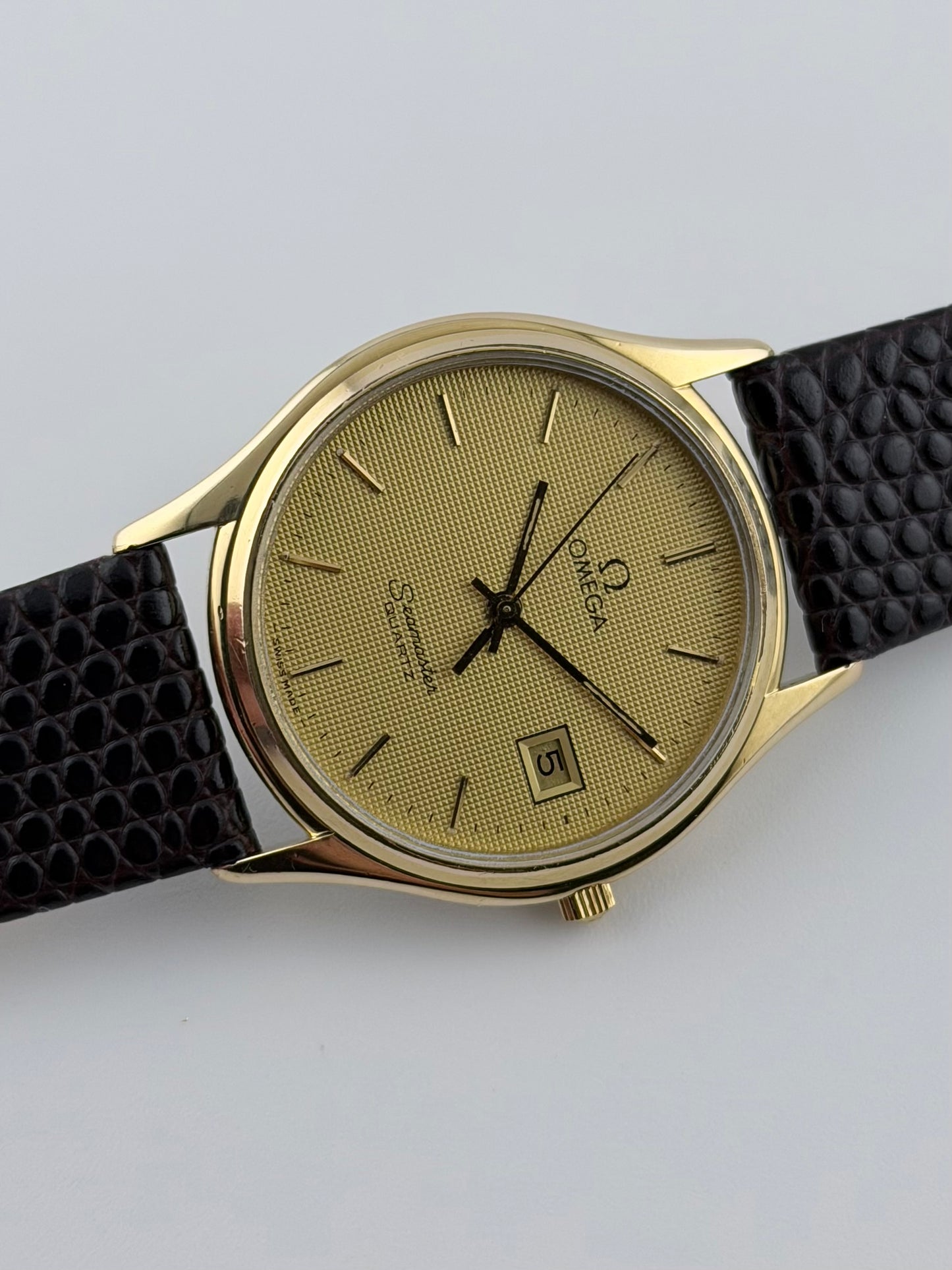 Omega Seamaster Quartz Date 196.0251 - Hobnail Dial
