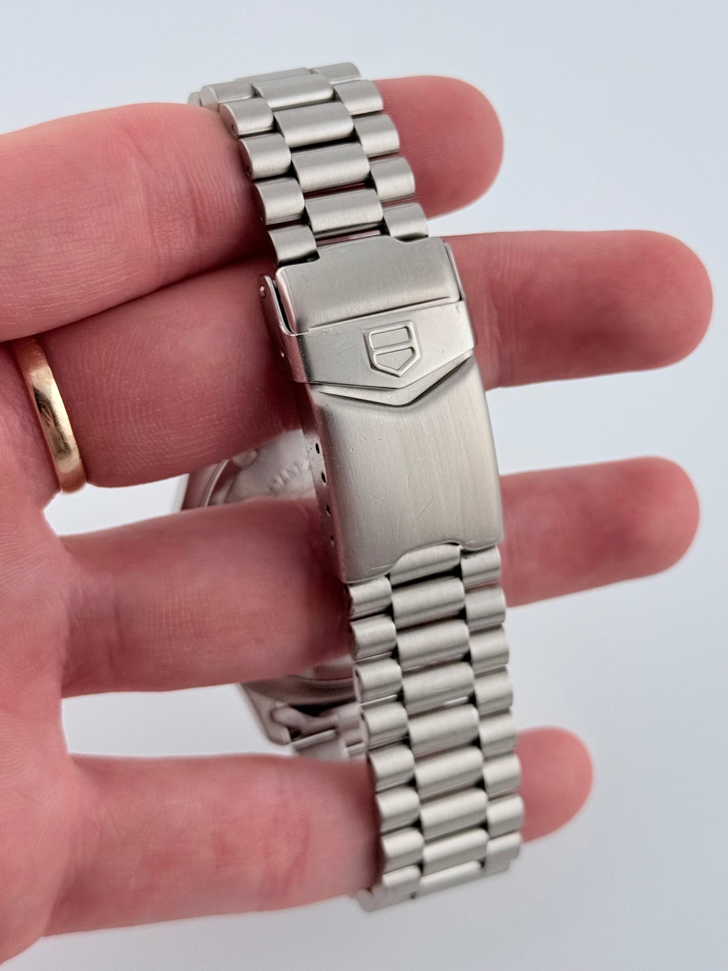 Tag Heuer Professional 2000 Quartz Date - 972.006