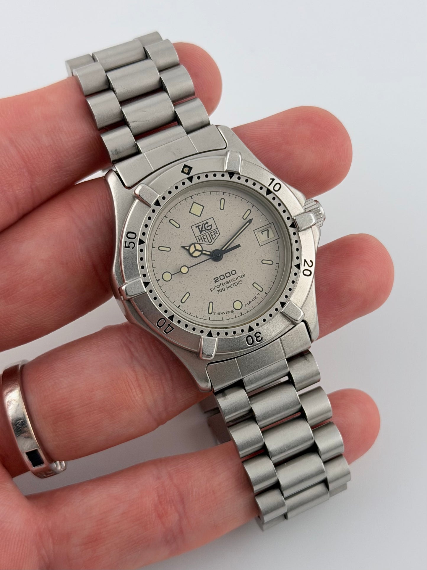 Tag Heuer Professional 2000 Quartz Date - 962.213