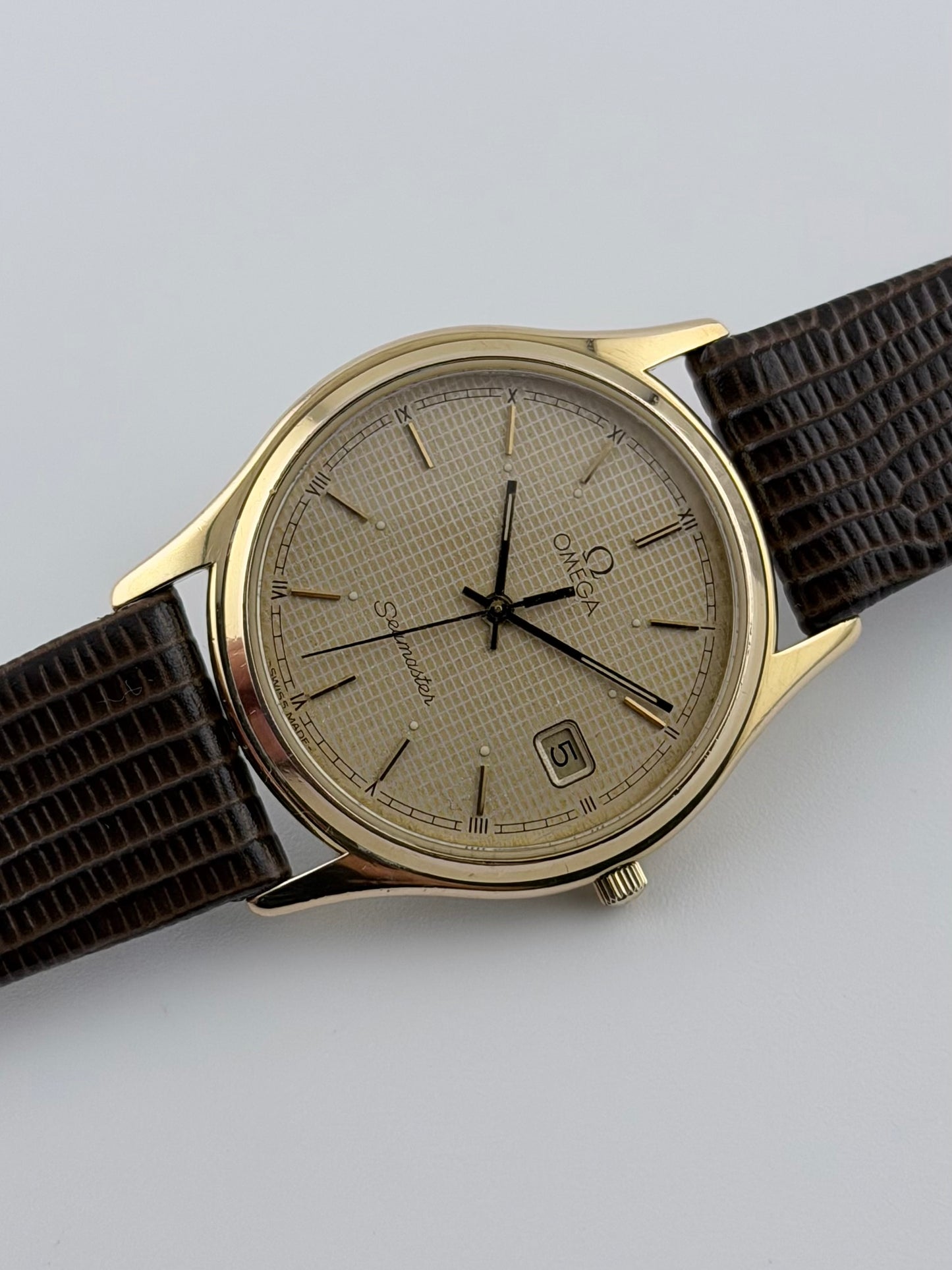 Omega Seamaster Quartz Date 196.0251 - Textured Dial
