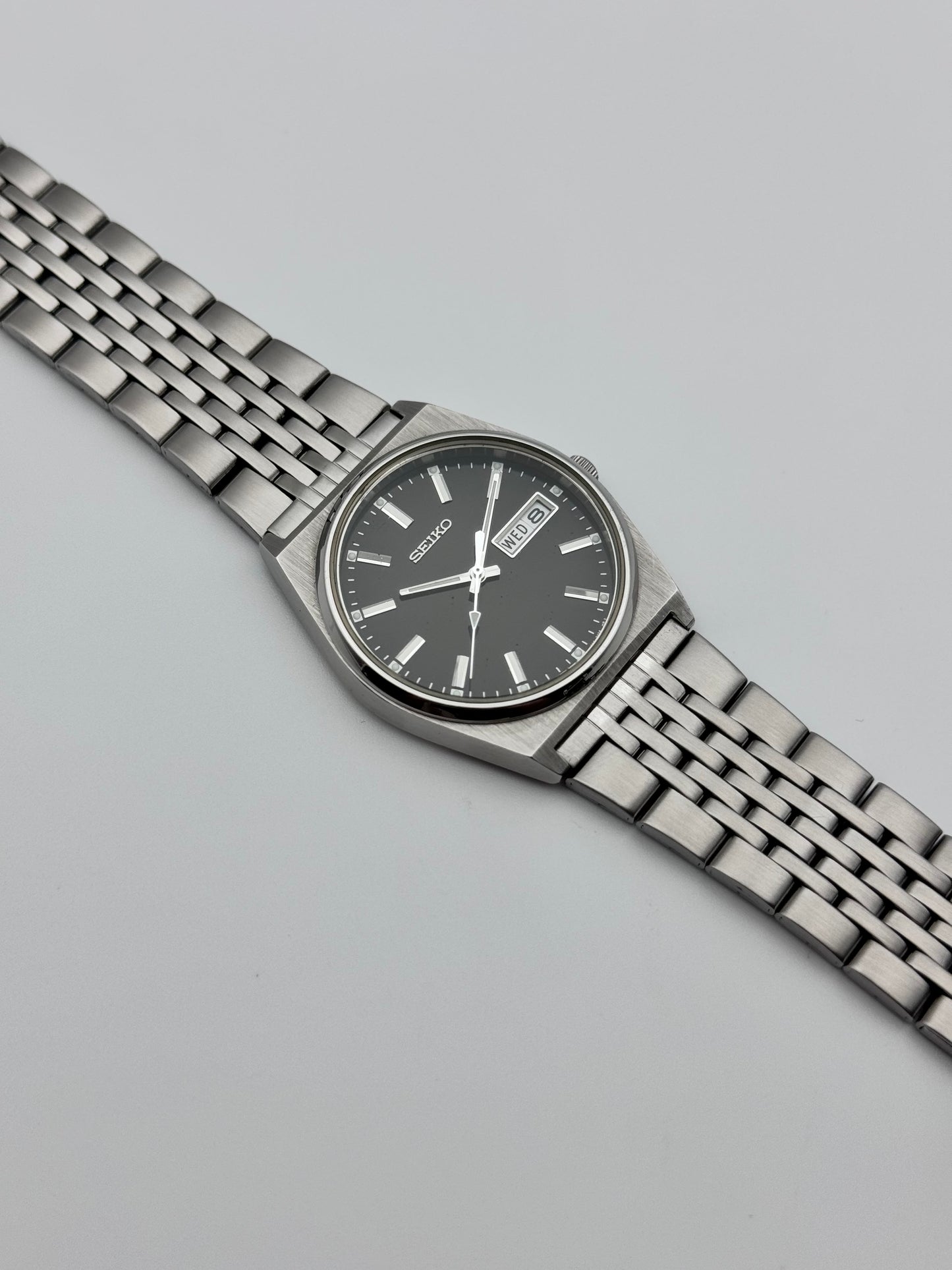 Seiko Quartz V743-9020 - Box and Papers