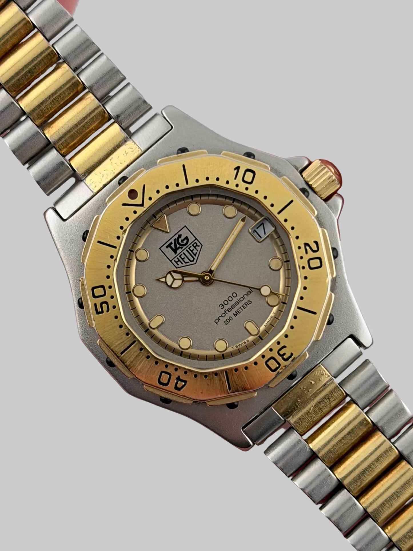 Tag Heuer Professional 3000 Quartz Date - 934.213