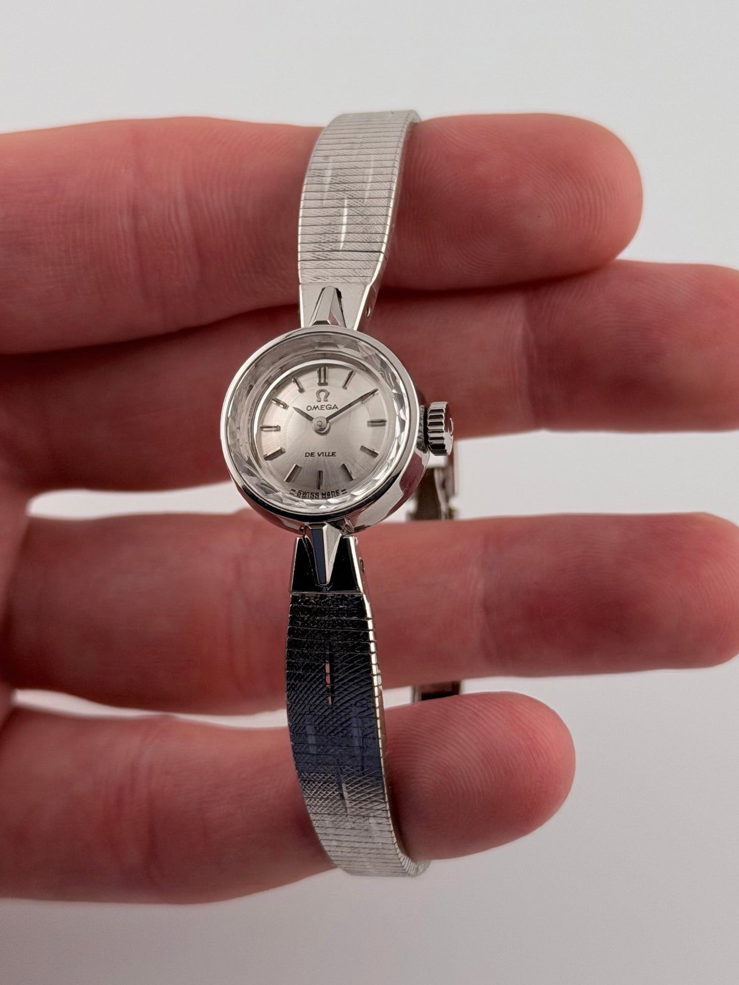Omega De Ville Ladies Manual Wind 511.288 – RARE - Original Clamshell Box