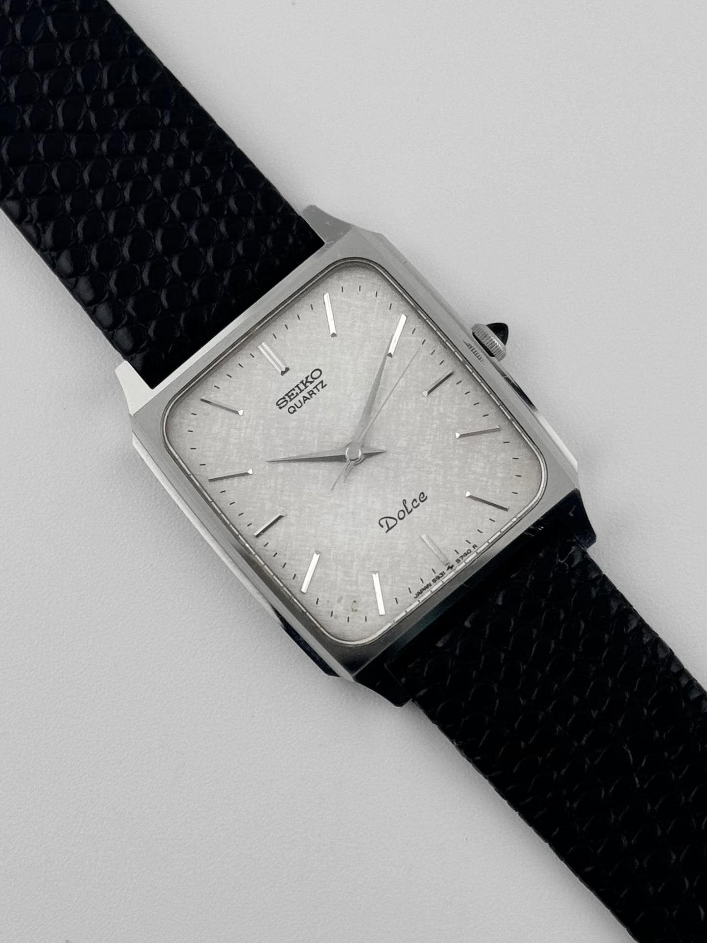 Seiko Dolce Tank Quartz - 9531-5550 Rare Silk Embossed Dial
