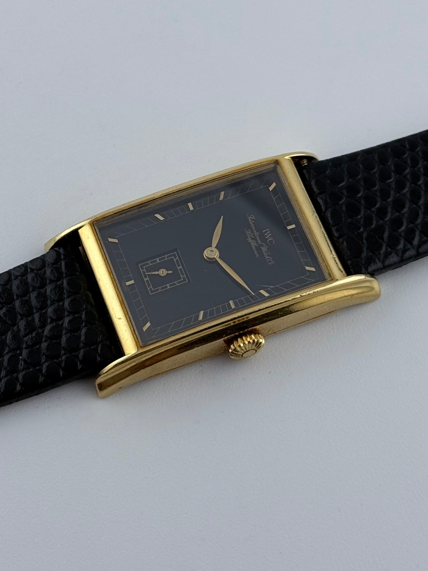 IWC Novecento Tank Manual Wind 18ct Gold - 2550